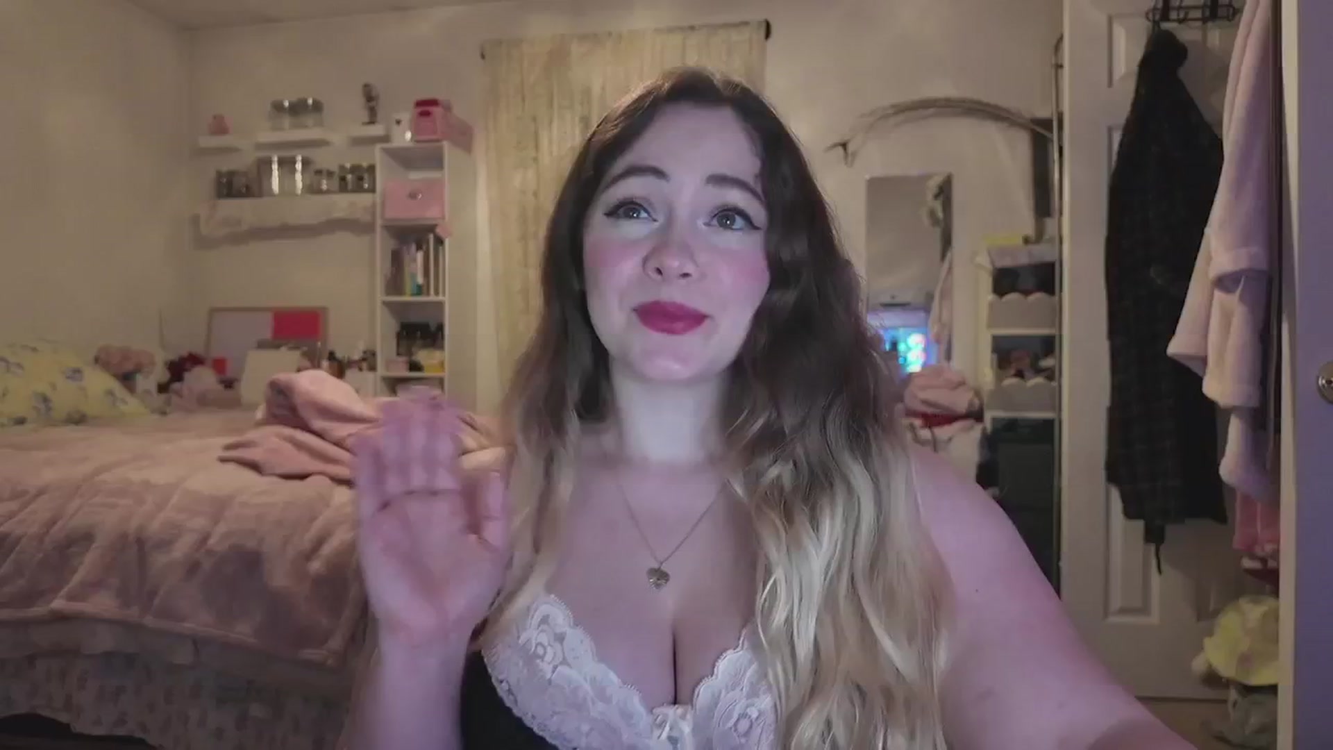 Gallery image thumbnail from lolypopbubble's myfreecams stream on, 04/21/2026, 03:07 image 9 of 20