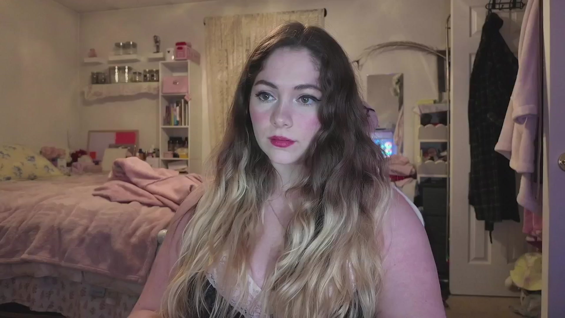 Gallery image thumbnail from lolypopbubble's myfreecams stream on, 04/21/2026, 03:07 image 8 of 20