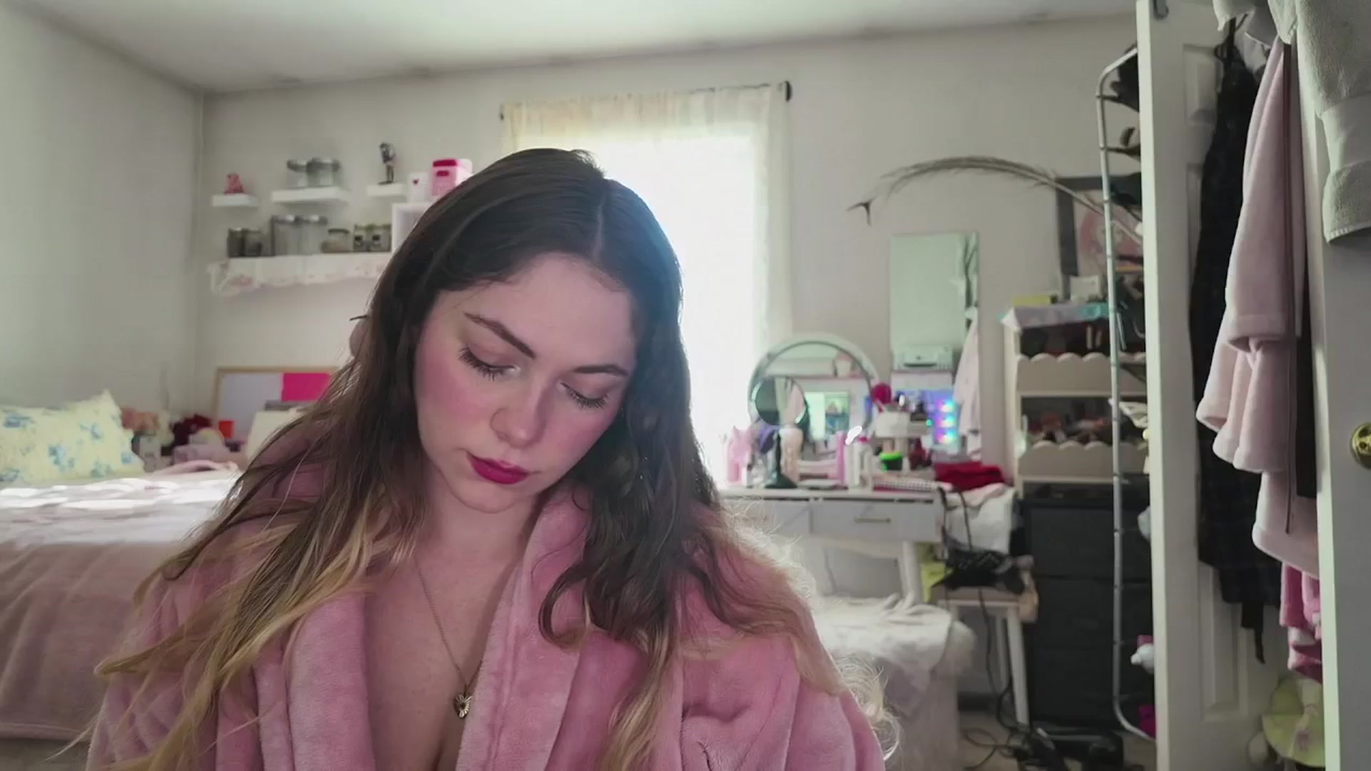 Gallery image thumbnail from lolypopbubble's myfreecams stream on, 04/21/2026, 21:46 image 6 of 20