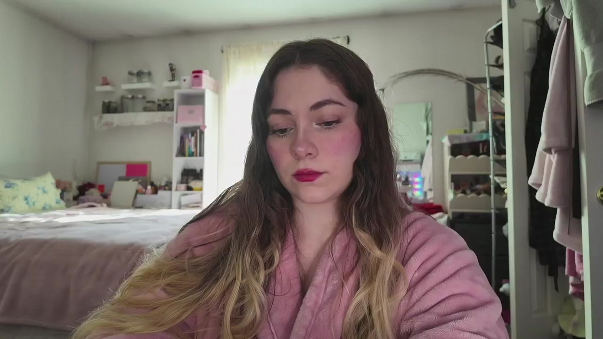 Gallery image thumbnail from lolypopbubble's myfreecams stream on, 04/21/2026, 21:46 image 4 of 20