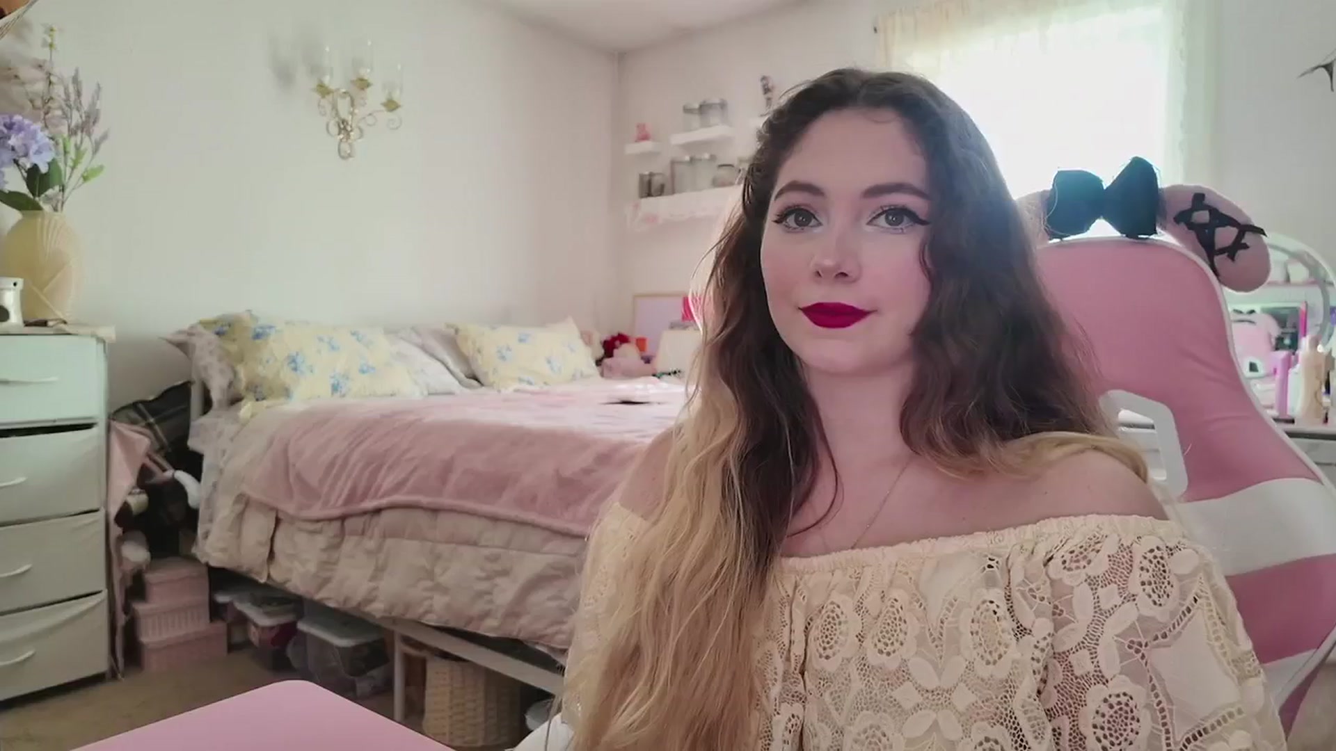Gallery image thumbnail from lolypopbubble's myfreecams stream on, 04/22/2026, 21:00 image 11 of 20