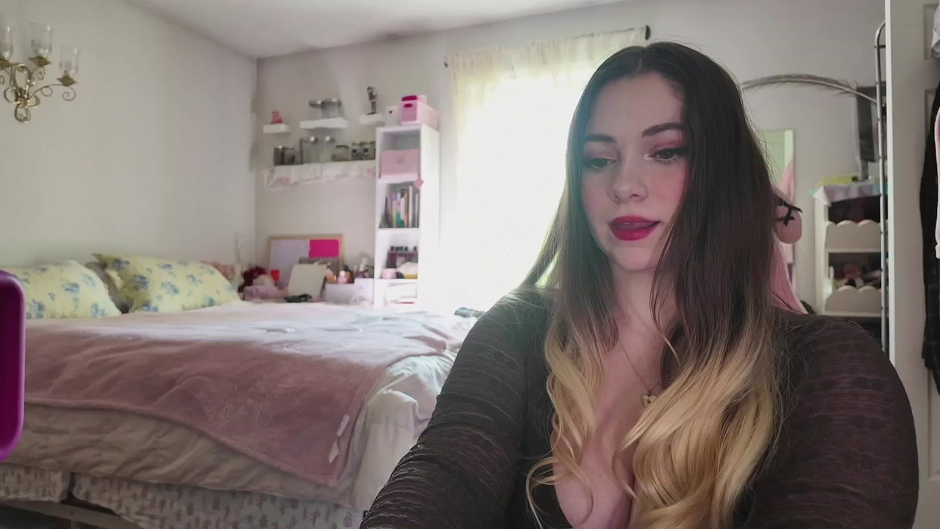 Gallery image thumbnail from lolypopbubble's myfreecams stream on, 04/23/2026, 20:21 image 12 of 20