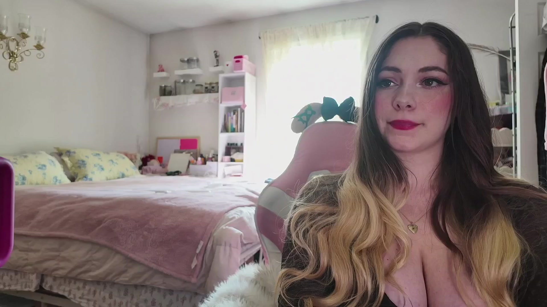 Gallery image thumbnail from lolypopbubble's myfreecams stream on, 04/23/2026, 20:21 image 15 of 20