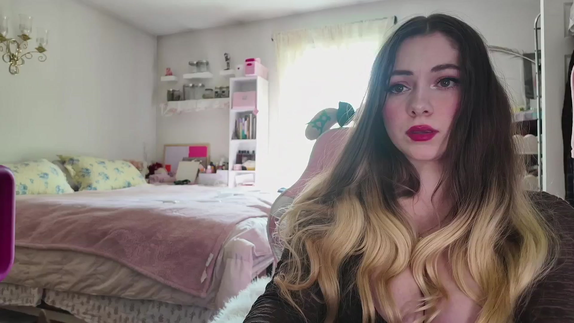 Gallery image thumbnail from lolypopbubble's myfreecams stream on, 04/23/2026, 20:21 image 14 of 20