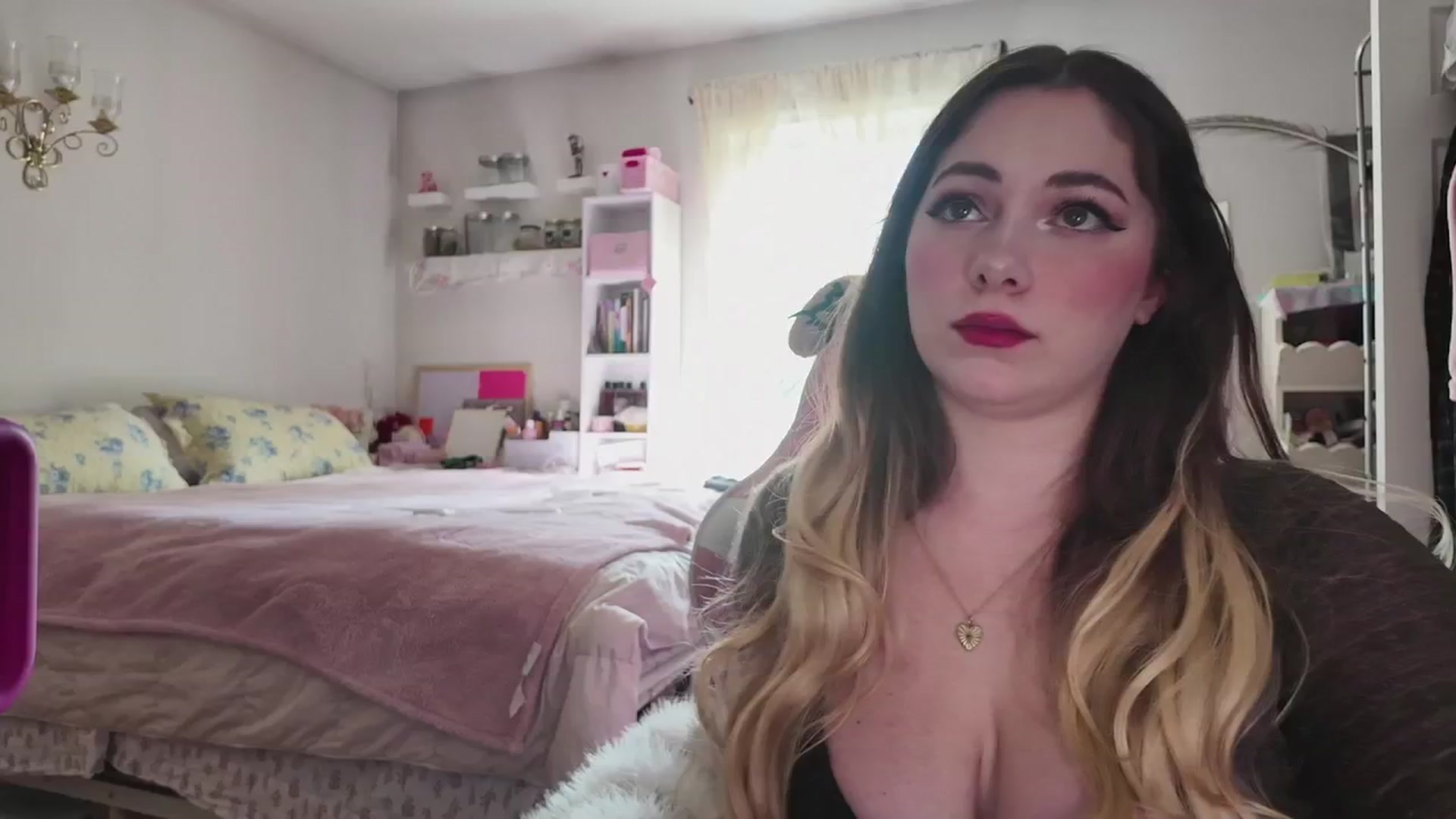 Gallery image thumbnail from lolypopbubble's myfreecams stream on, 04/23/2026, 20:21 image 17 of 20