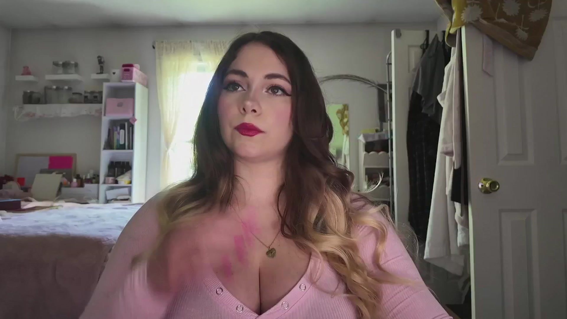 Gallery image thumbnail from lolypopbubble's myfreecams stream on, 04/27/2026, 21:16 image 3 of 20