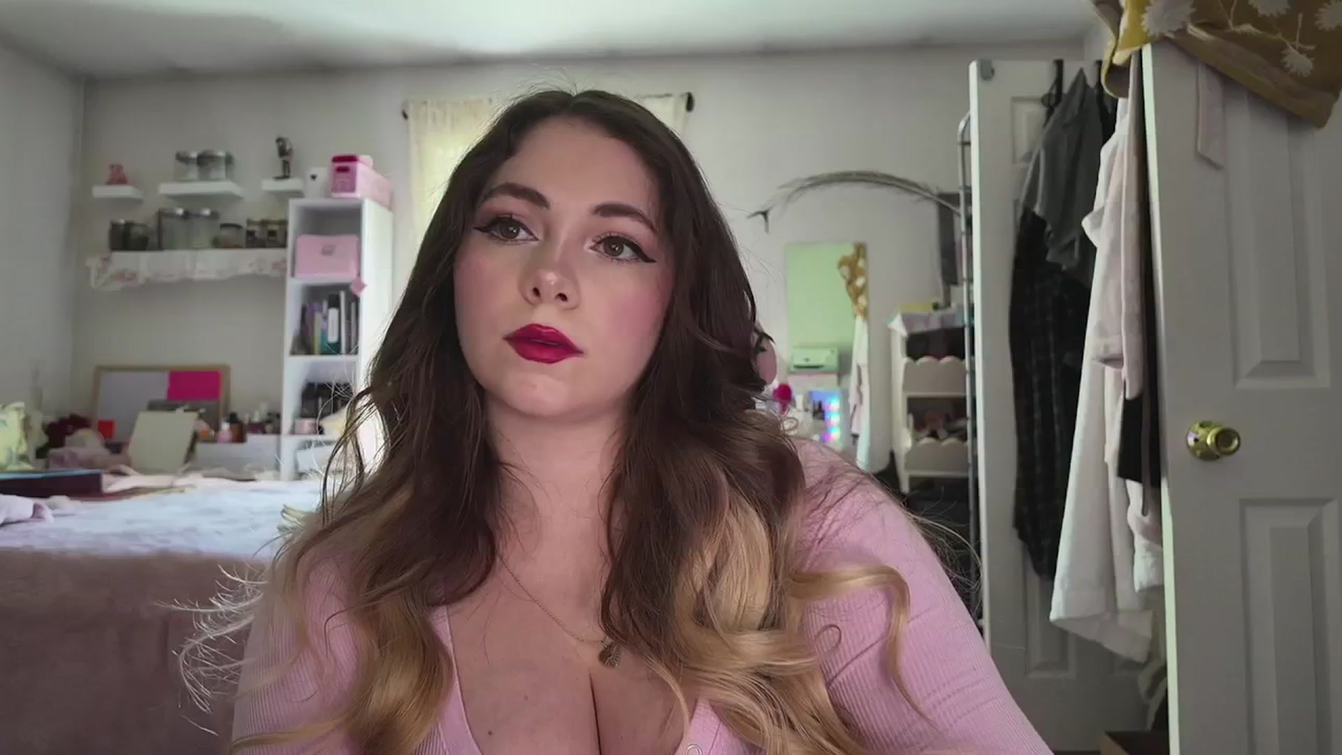 Gallery image thumbnail from lolypopbubble's myfreecams stream on, 04/27/2026, 21:16 image 4 of 20