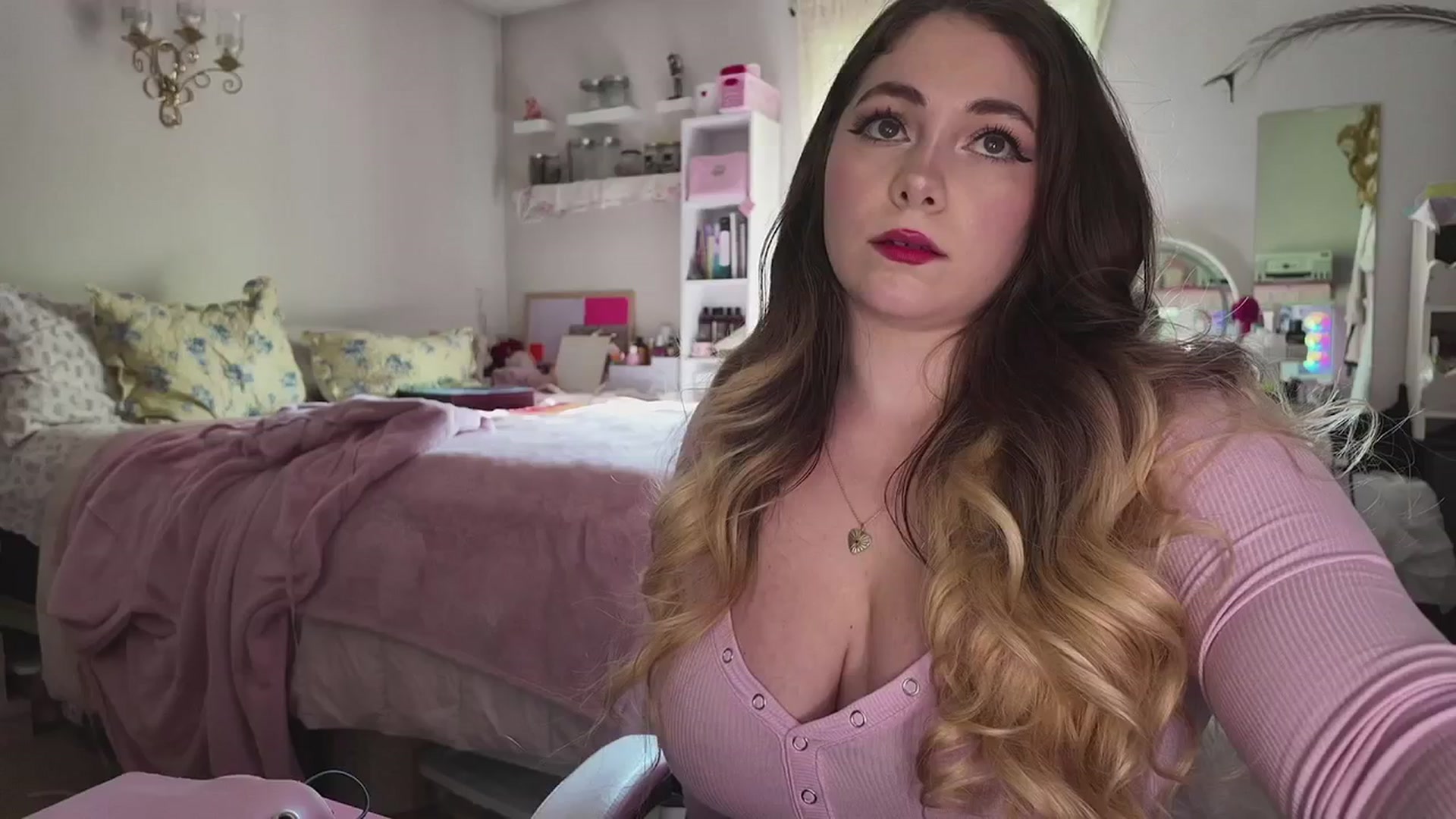 Gallery image thumbnail from lolypopbubble's myfreecams stream on, 04/27/2026, 21:16 image 20 of 20
