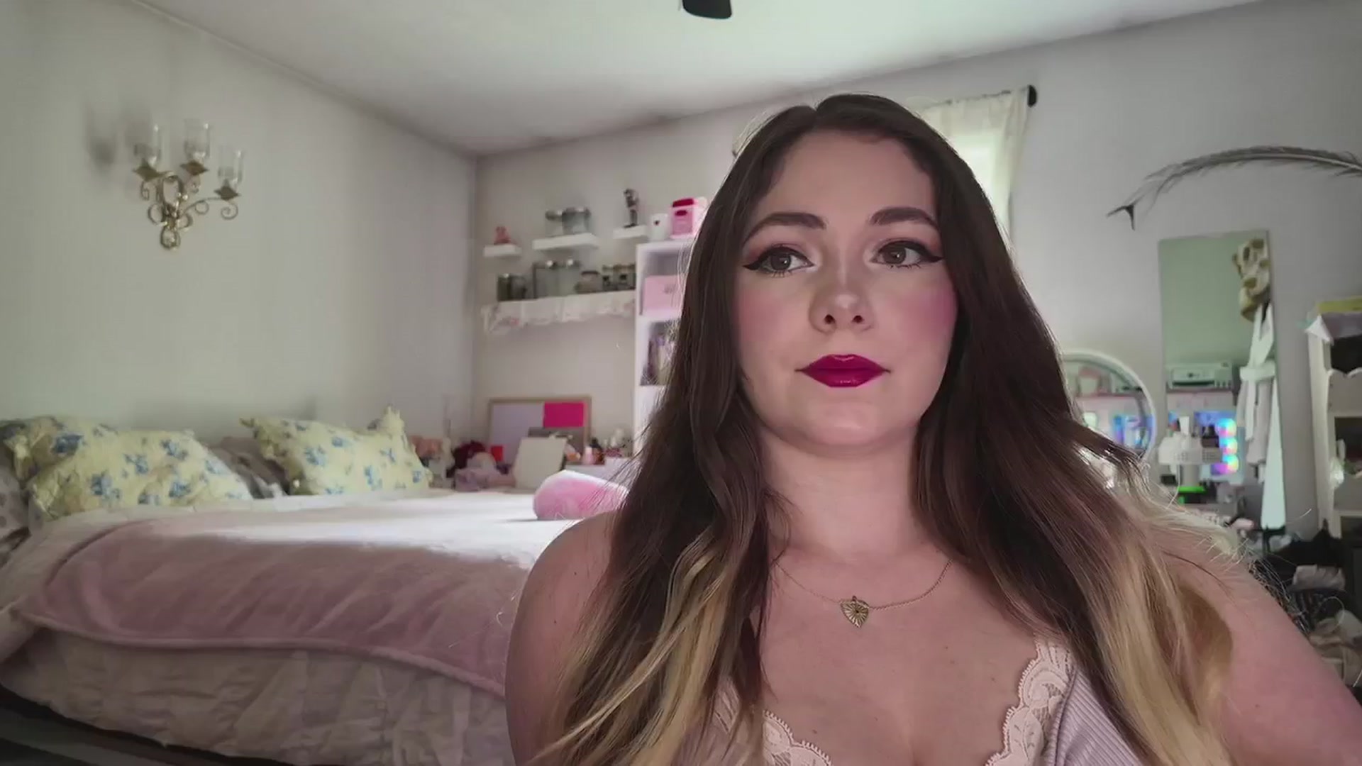 Gallery image thumbnail from lolypopbubble's myfreecams stream on, 04/28/2026, 20:22 image 3 of 20