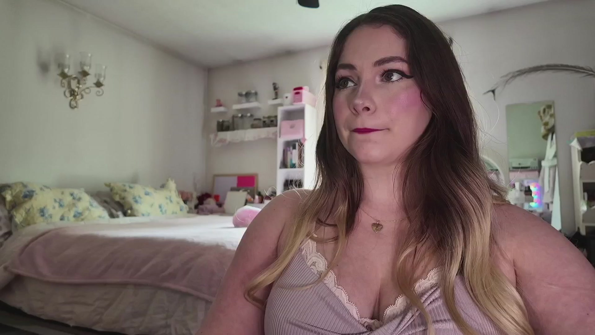 Gallery image thumbnail from lolypopbubble's myfreecams stream on, 04/28/2026, 20:22 image 7 of 20