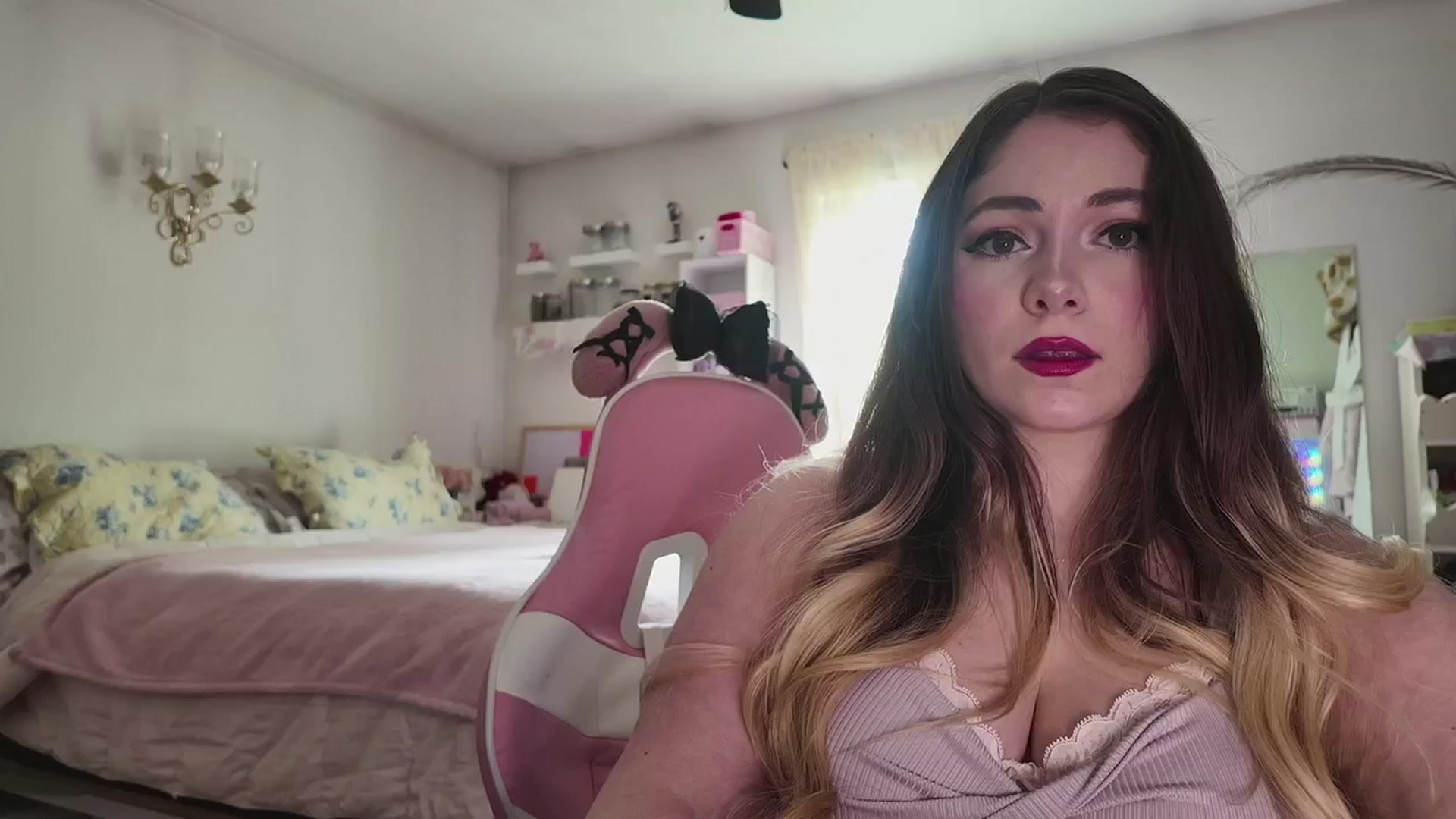 Gallery image thumbnail from lolypopbubble's myfreecams stream on, 04/28/2026, 20:22 image 19 of 20