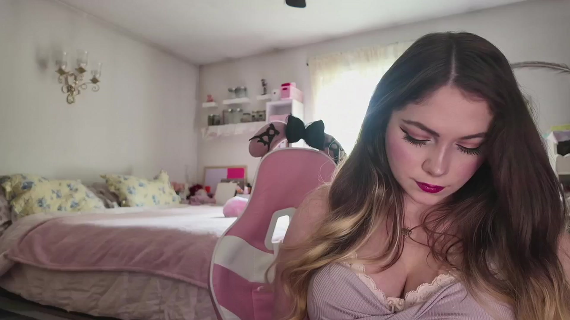 Gallery image thumbnail from lolypopbubble's myfreecams stream on, 04/28/2026, 20:22 image 17 of 20