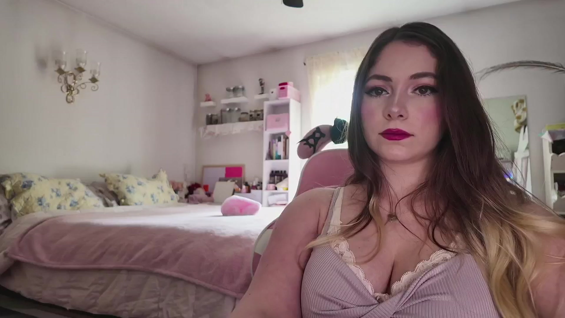 Gallery image thumbnail from lolypopbubble's myfreecams stream on, 04/28/2026, 20:22 image 16 of 20