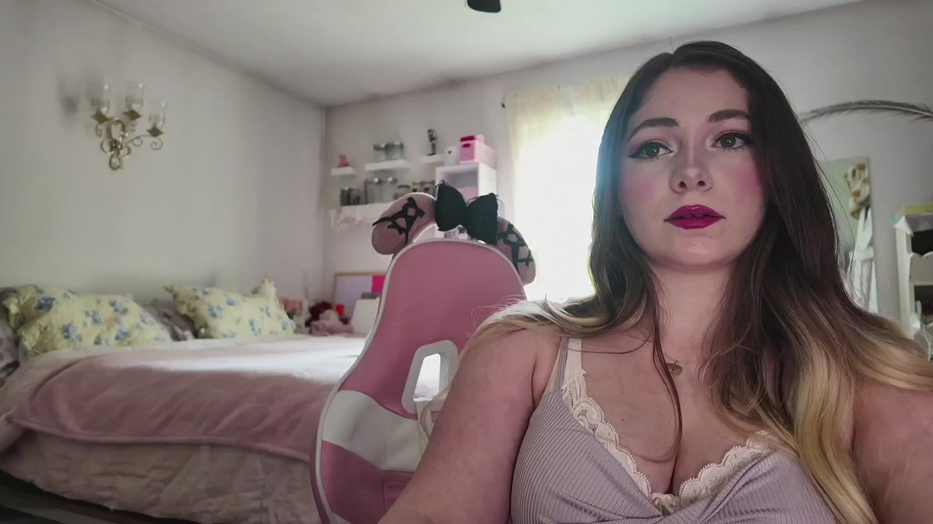 Gallery image thumbnail from lolypopbubble's myfreecams stream on, 04/28/2026, 20:22 image 20 of 20