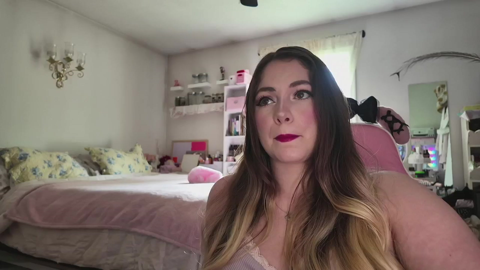 Gallery image thumbnail from lolypopbubble's myfreecams stream on, 04/28/2026, 20:22 image 2 of 20