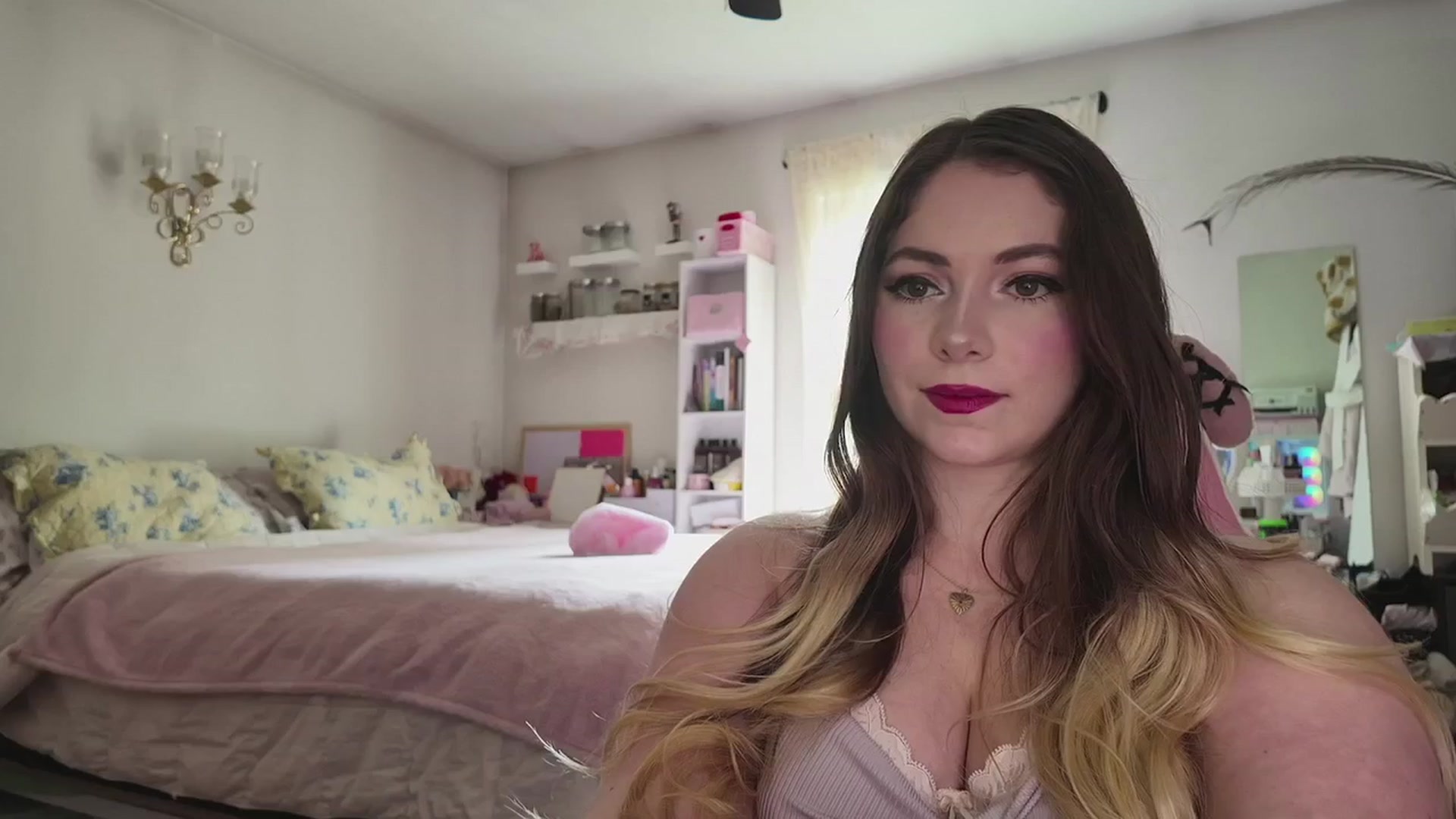 Gallery image thumbnail from lolypopbubble's myfreecams stream on, 04/28/2026, 20:22 image 14 of 20