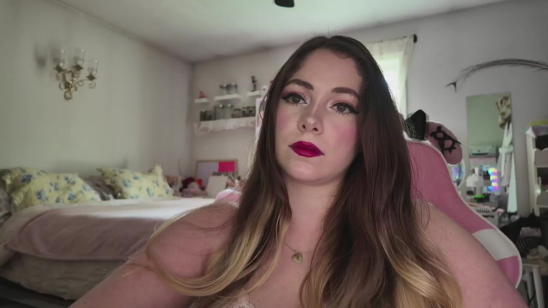 Gallery image thumbnail from lolypopbubble's myfreecams stream on, 04/28/2026, 20:22 image 1 of 20