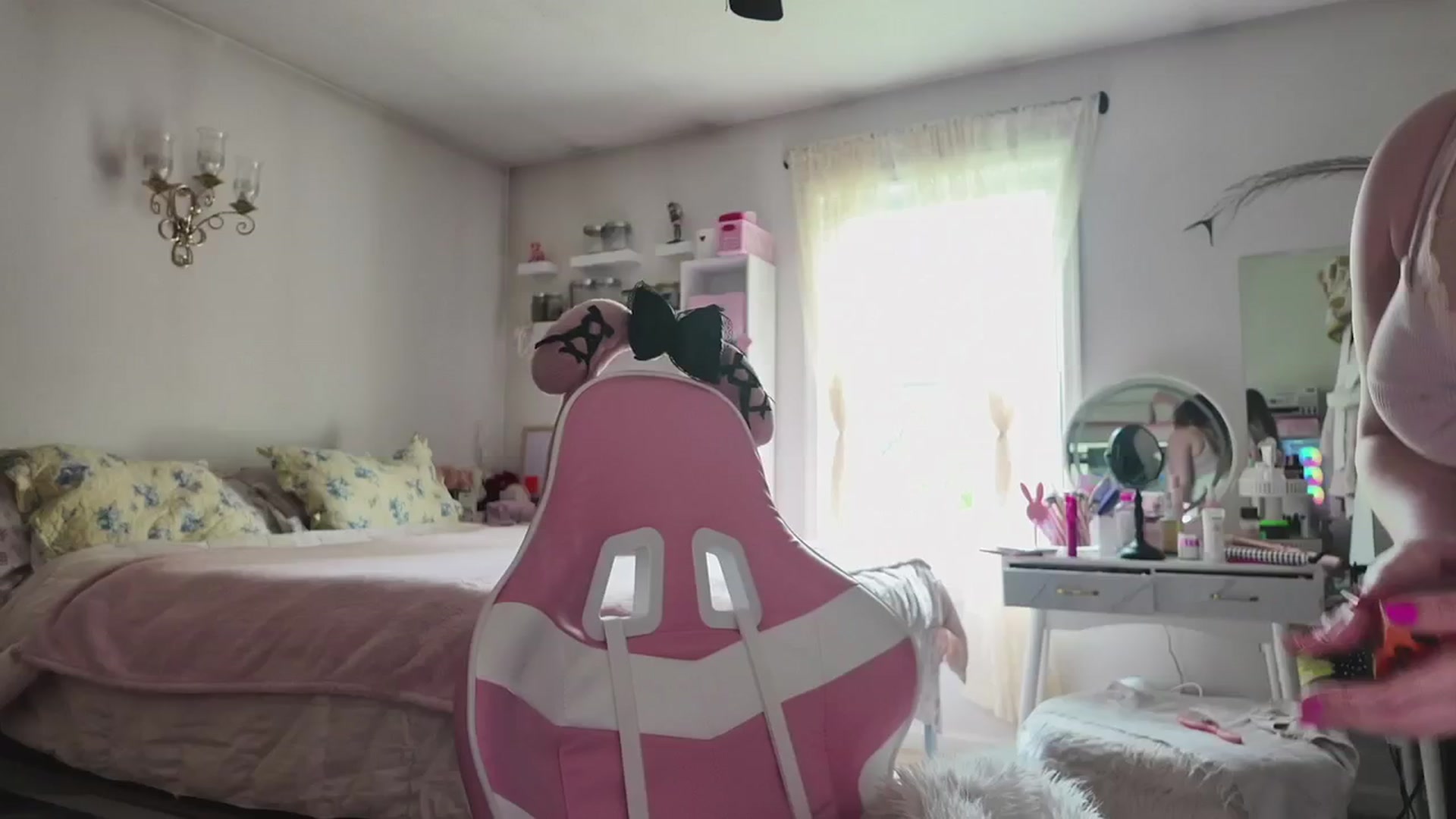 Gallery image thumbnail from lolypopbubble's myfreecams stream on, 04/28/2026, 20:22 image 6 of 20