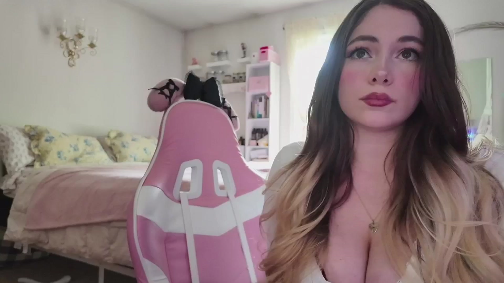 Gallery image thumbnail from lolypopbubble's myfreecams stream on, 04/29/2026, 19:33 image 1 of 20