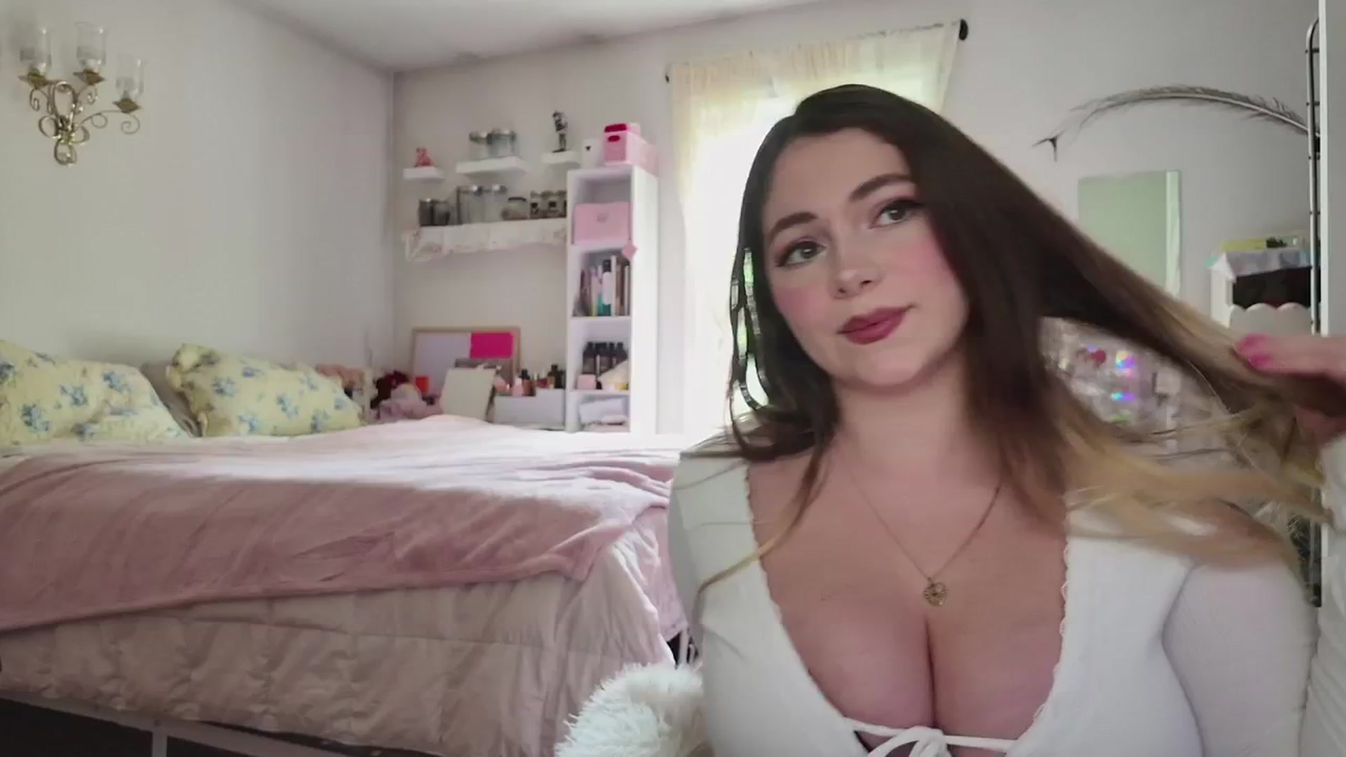 Gallery image thumbnail from lolypopbubble's myfreecams stream on, 04/29/2026, 19:33 image 15 of 20
