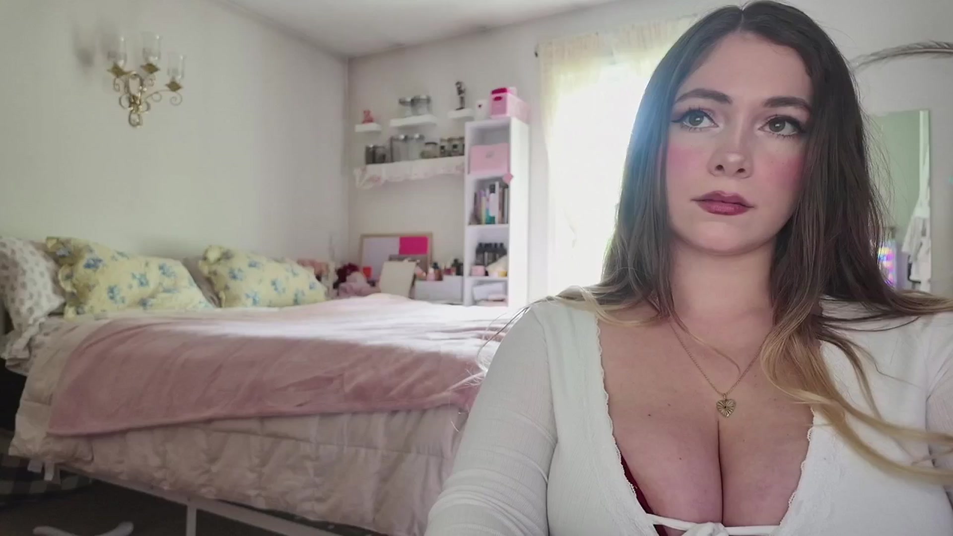 Gallery image thumbnail from lolypopbubble's myfreecams stream on, 04/29/2026, 19:33 image 11 of 20