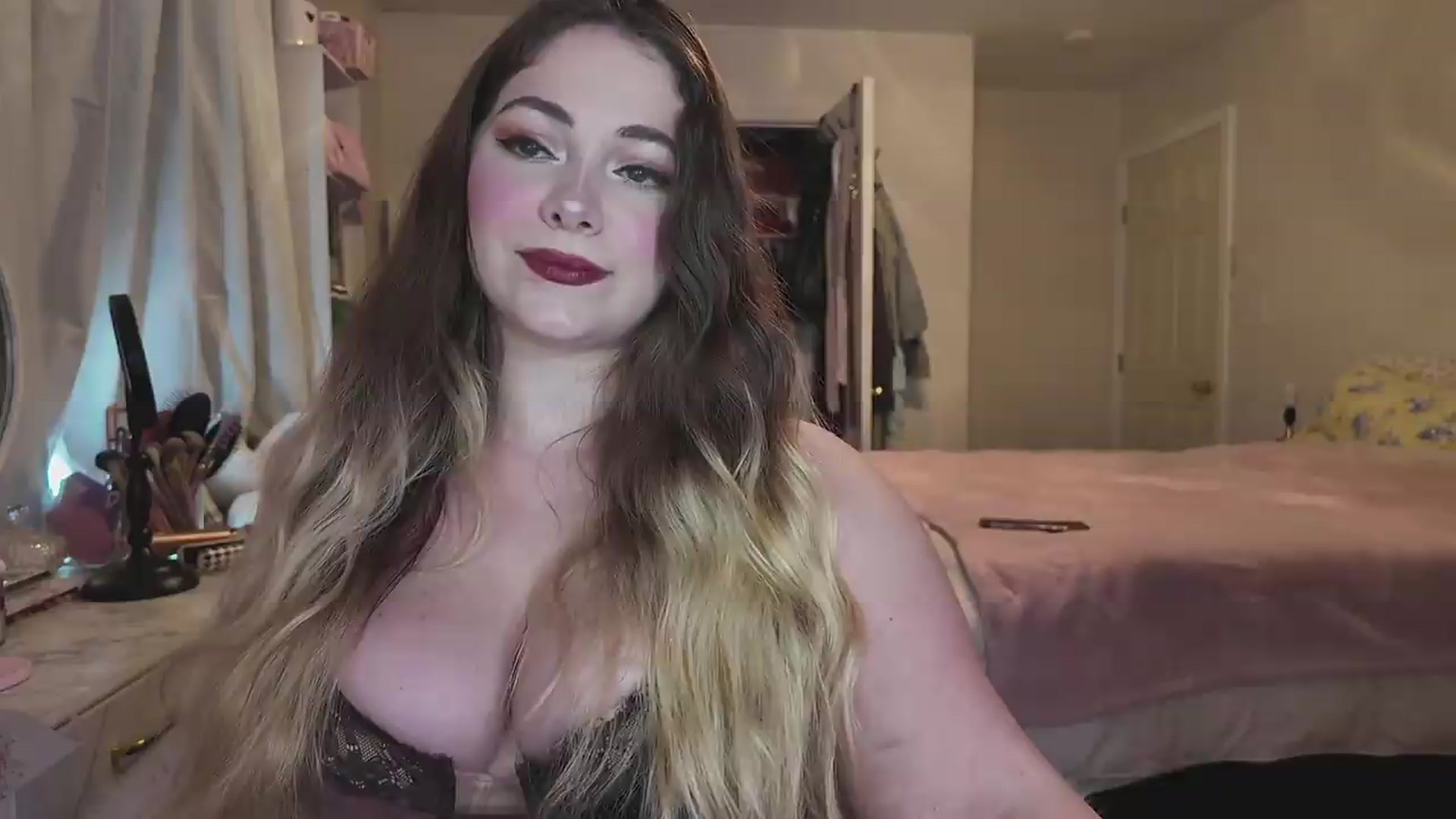 Gallery image thumbnail from lolypopbubble's myfreecams stream on, 05/11/2026, 20:05 image 6 of 20