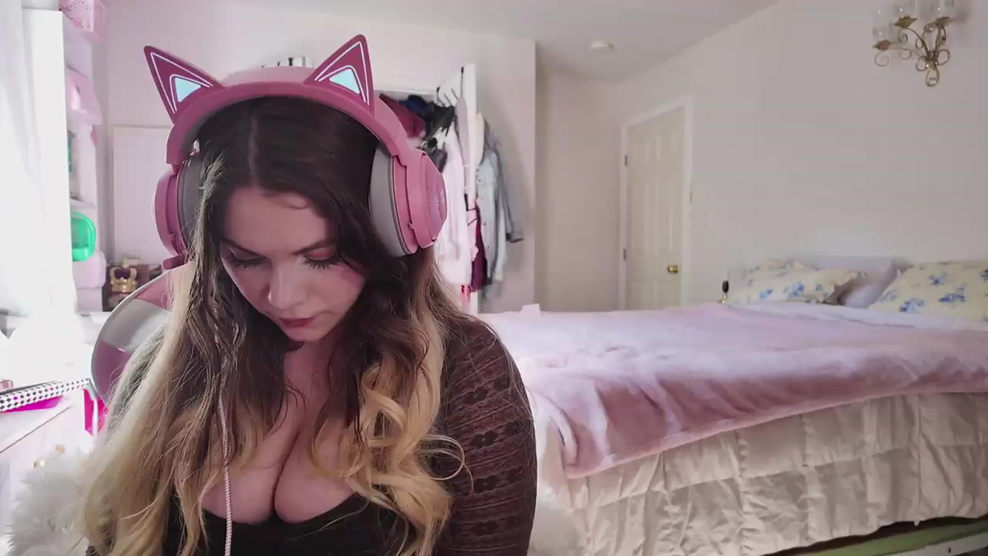 Gallery image thumbnail from lolypopbubble's myfreecams stream on, 05/12/2026, 21:14 image 19 of 20
