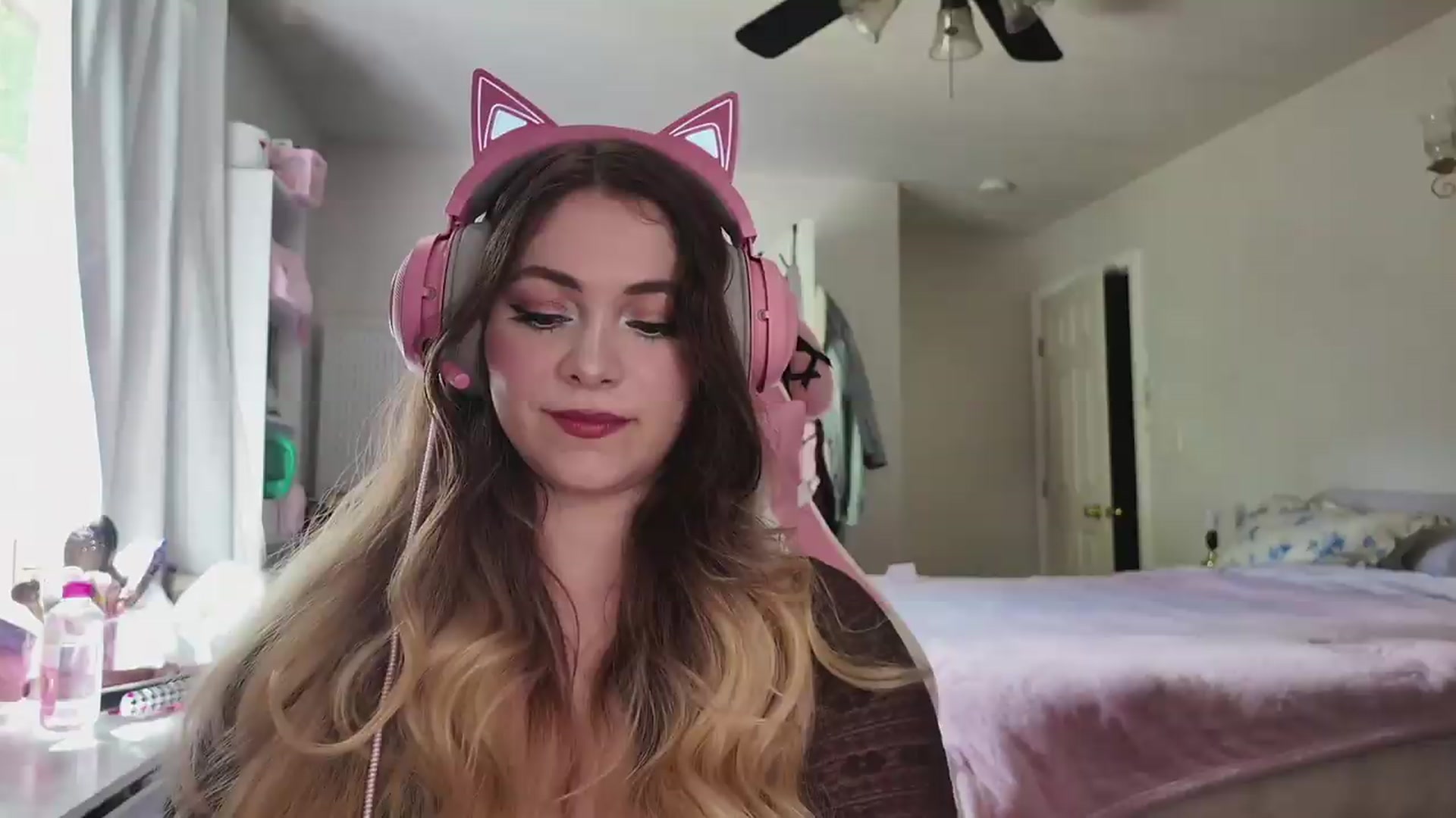 Gallery image thumbnail from lolypopbubble's myfreecams stream on, 05/12/2026, 21:14 image 1 of 20