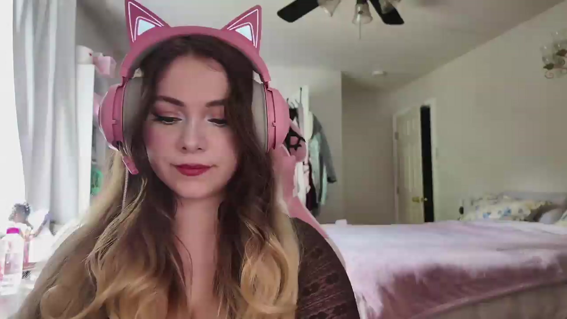 Gallery image thumbnail from lolypopbubble's myfreecams stream on, 05/12/2026, 21:14 image 3 of 20