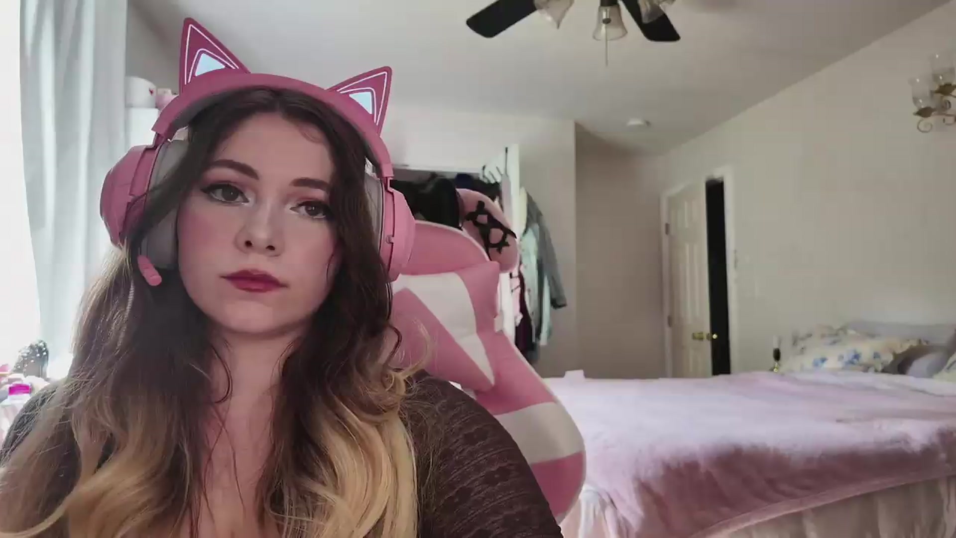 Gallery image thumbnail from lolypopbubble's myfreecams stream on, 05/12/2026, 21:14 image 8 of 20