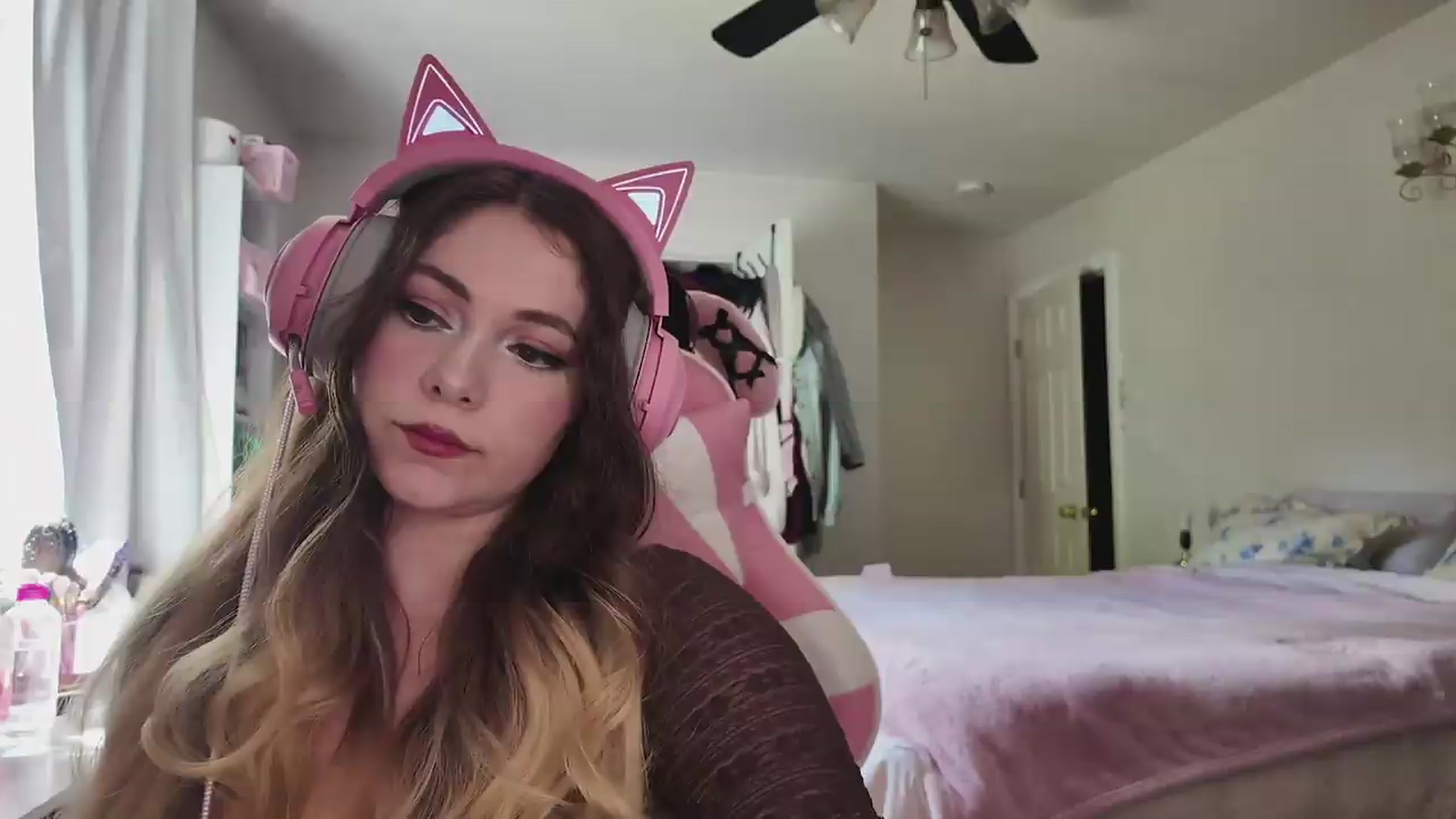 Gallery image thumbnail from lolypopbubble's myfreecams stream on, 05/12/2026, 21:14 image 2 of 20