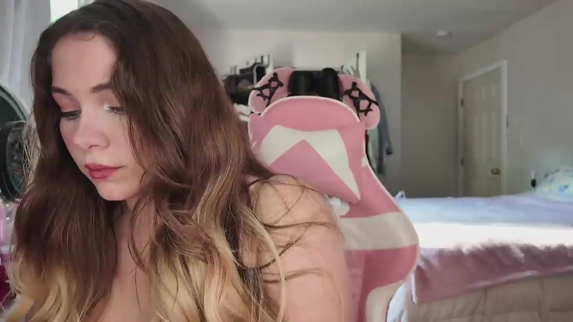 Gallery image thumbnail from lolypopbubble's myfreecams stream on, 05/12/2026, 23:04 image 2 of 20