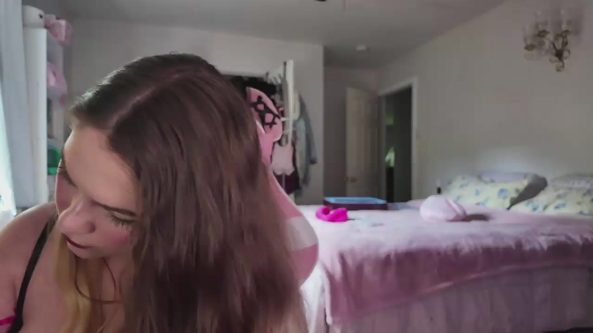 Gallery image thumbnail from lolypopbubble's myfreecams stream on, 05/13/2026, 21:08 image 11 of 20