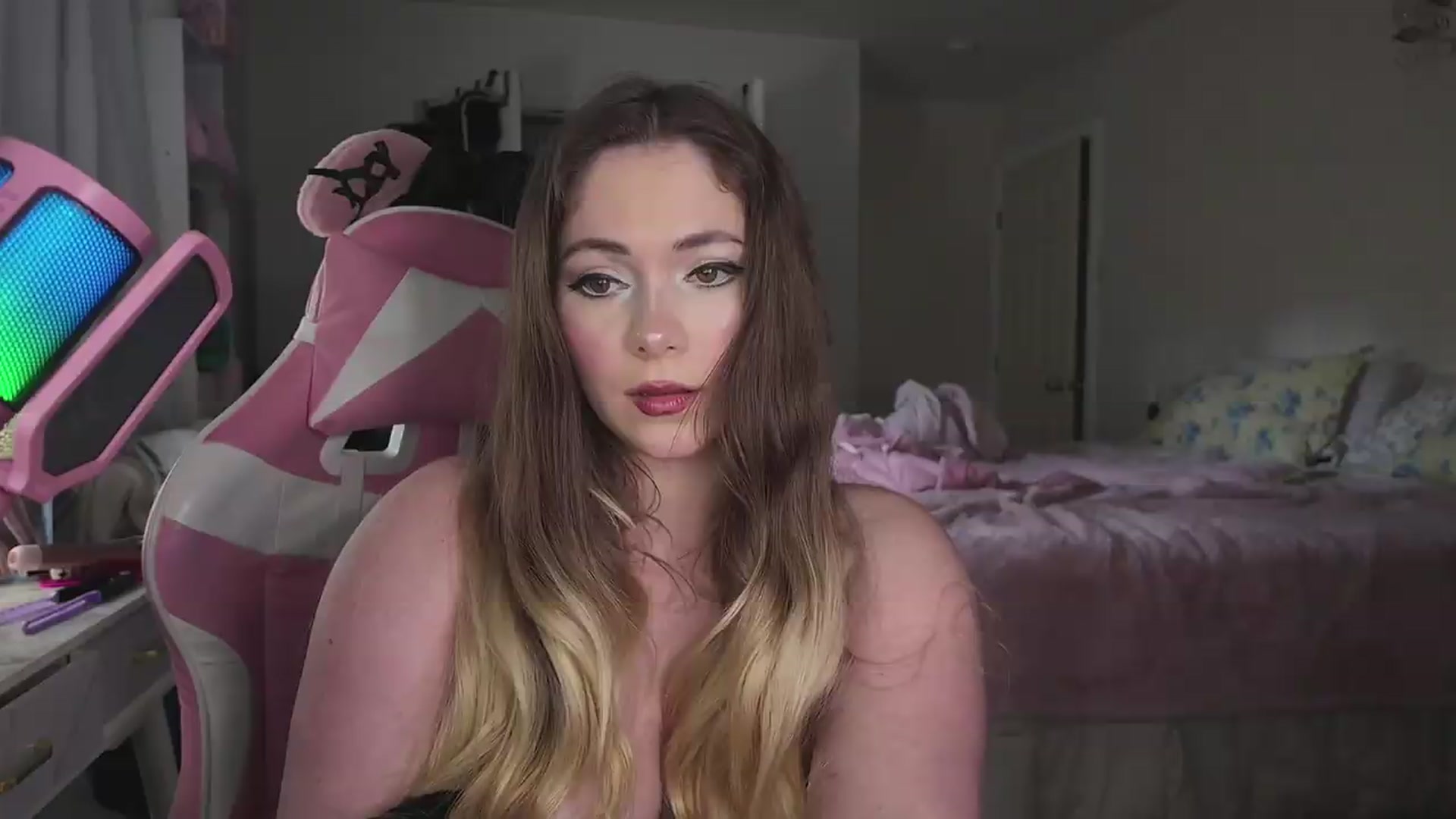 Gallery image thumbnail from lolypopbubble's myfreecams stream on, 05/15/2026, 21:06 image 15 of 20