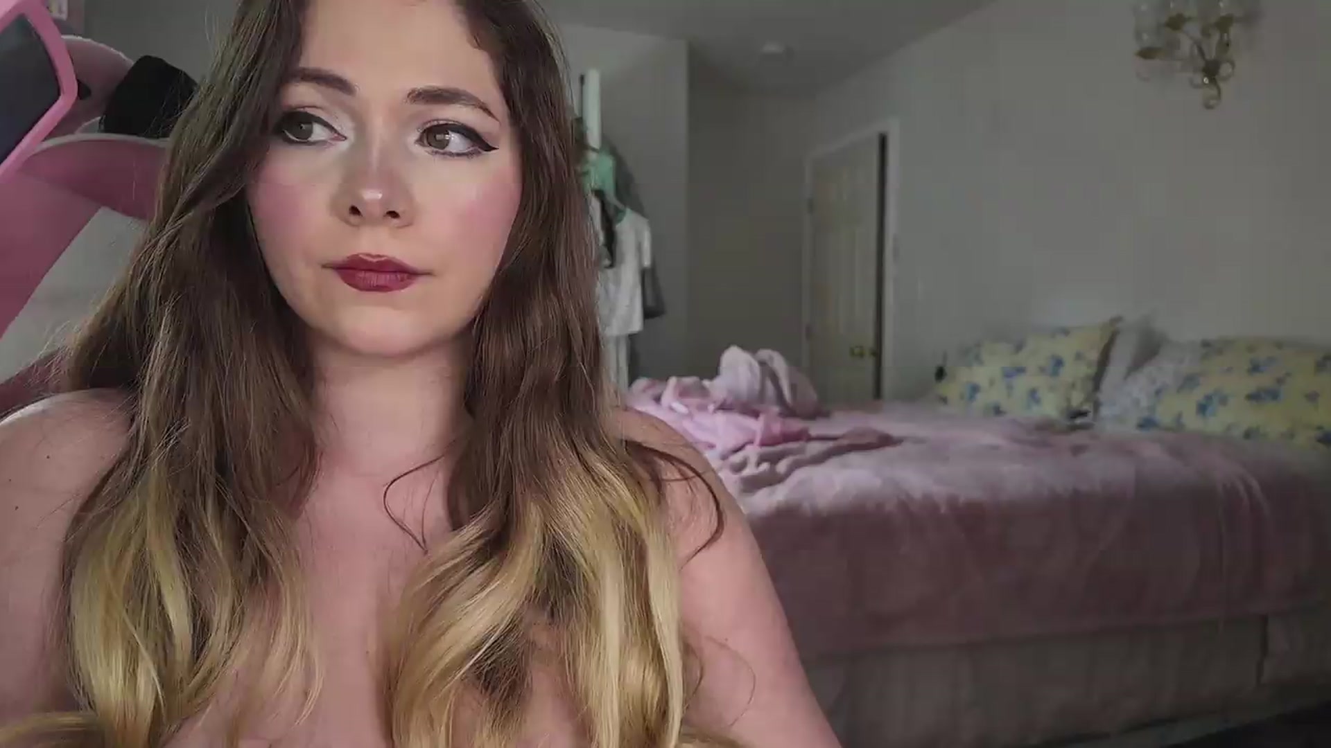 Gallery image thumbnail from lolypopbubble's myfreecams stream on, 05/15/2026, 21:06 image 6 of 20