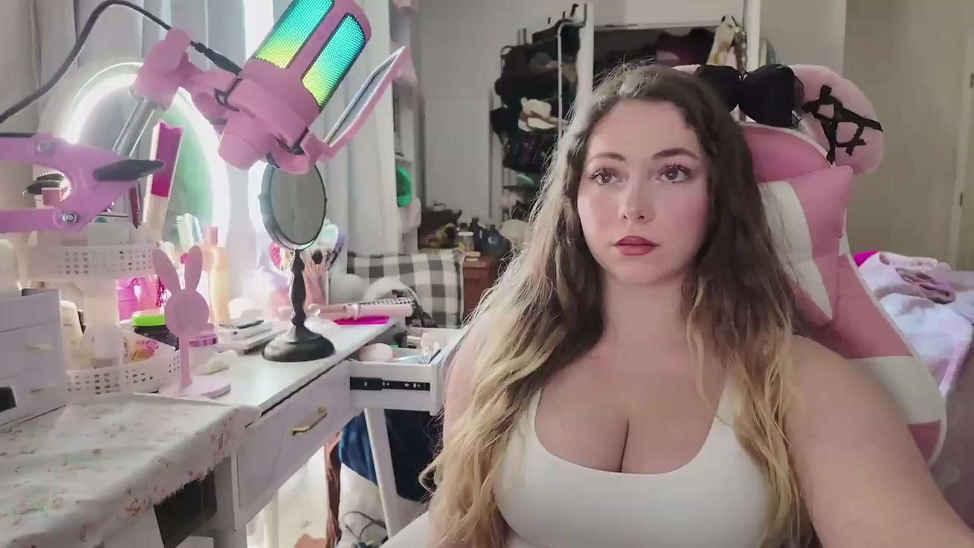 Gallery image thumbnail from lolypopbubble's myfreecams stream on, 05/18/2026, 19:49 image 3 of 20