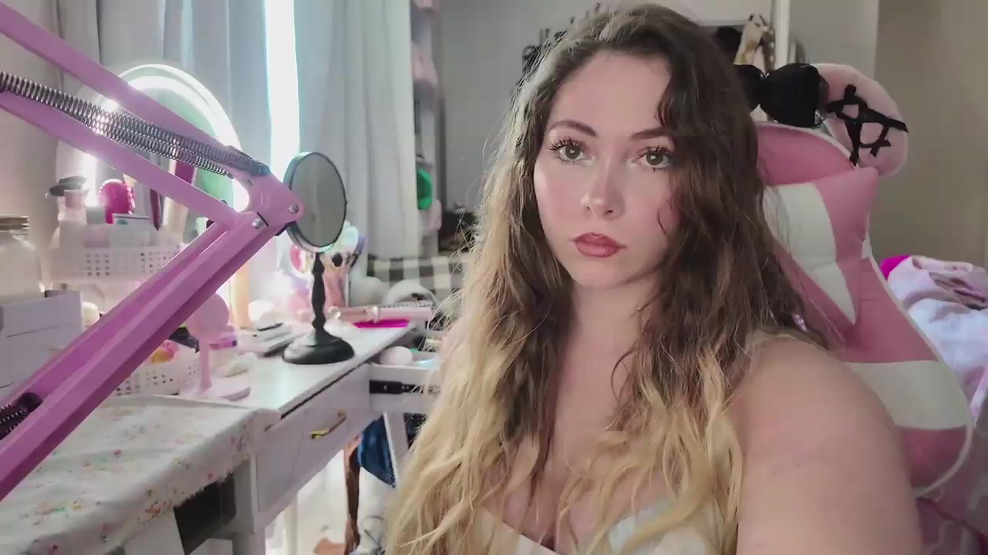 Gallery image thumbnail from lolypopbubble's myfreecams stream on, 05/18/2026, 19:49 image 1 of 20