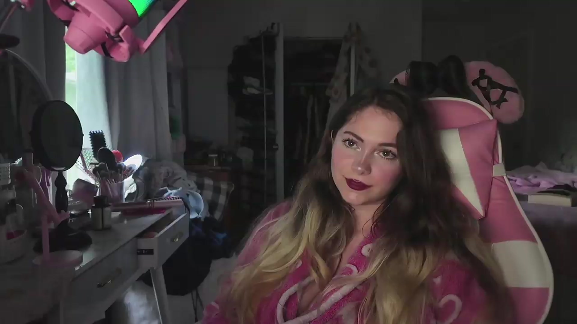 Gallery image thumbnail from lolypopbubble's myfreecams stream on, 05/20/2026, 21:07 image 8 of 20