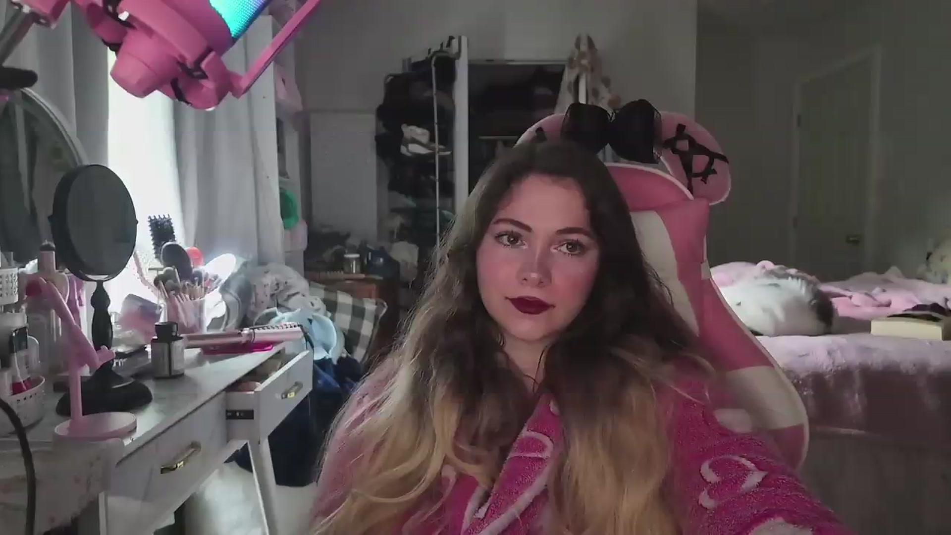 Gallery image thumbnail from lolypopbubble's myfreecams stream on, 05/20/2026, 21:07 image 5 of 20