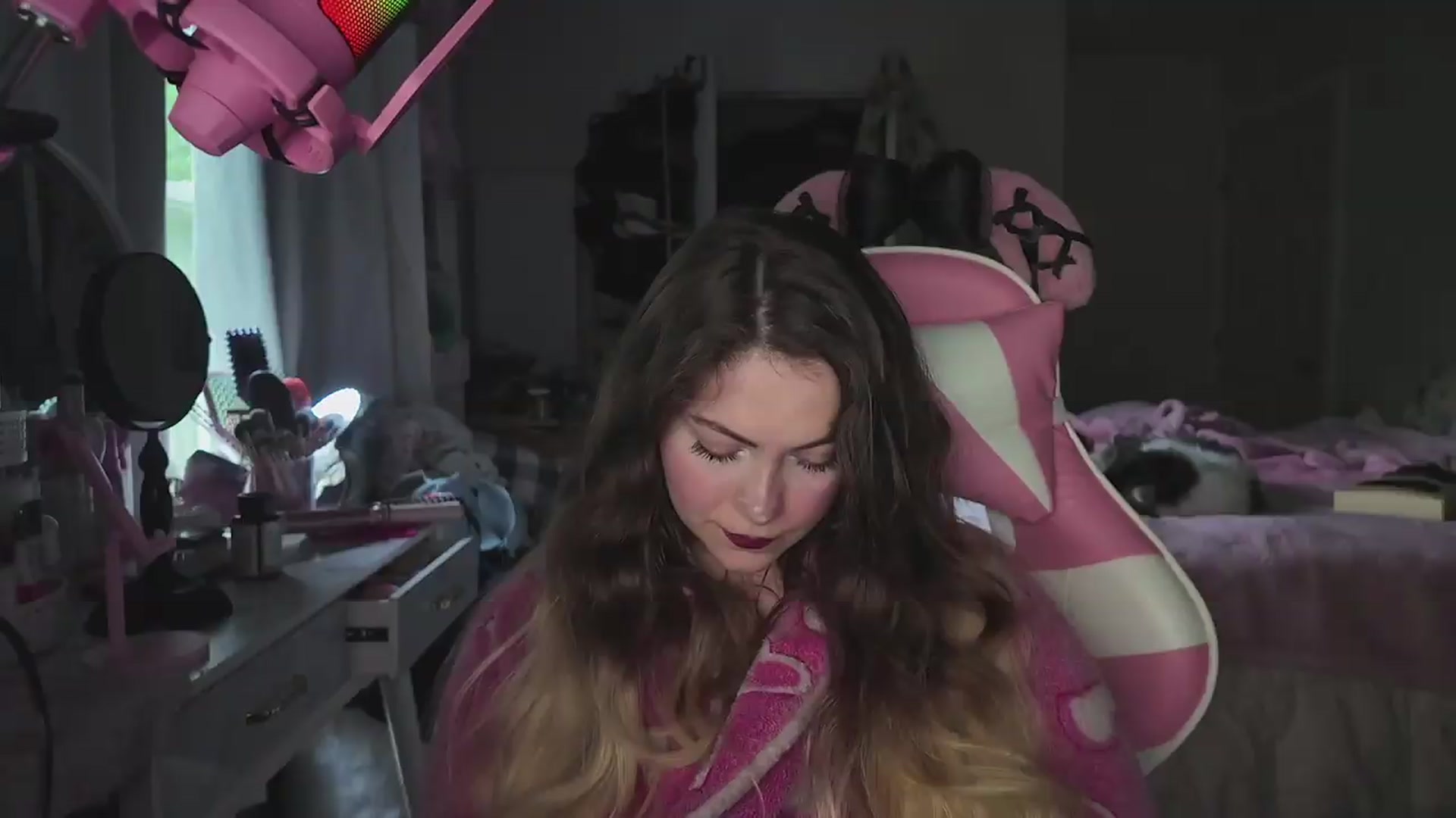 Gallery image thumbnail from lolypopbubble's myfreecams stream on, 05/20/2026, 21:07 image 3 of 20