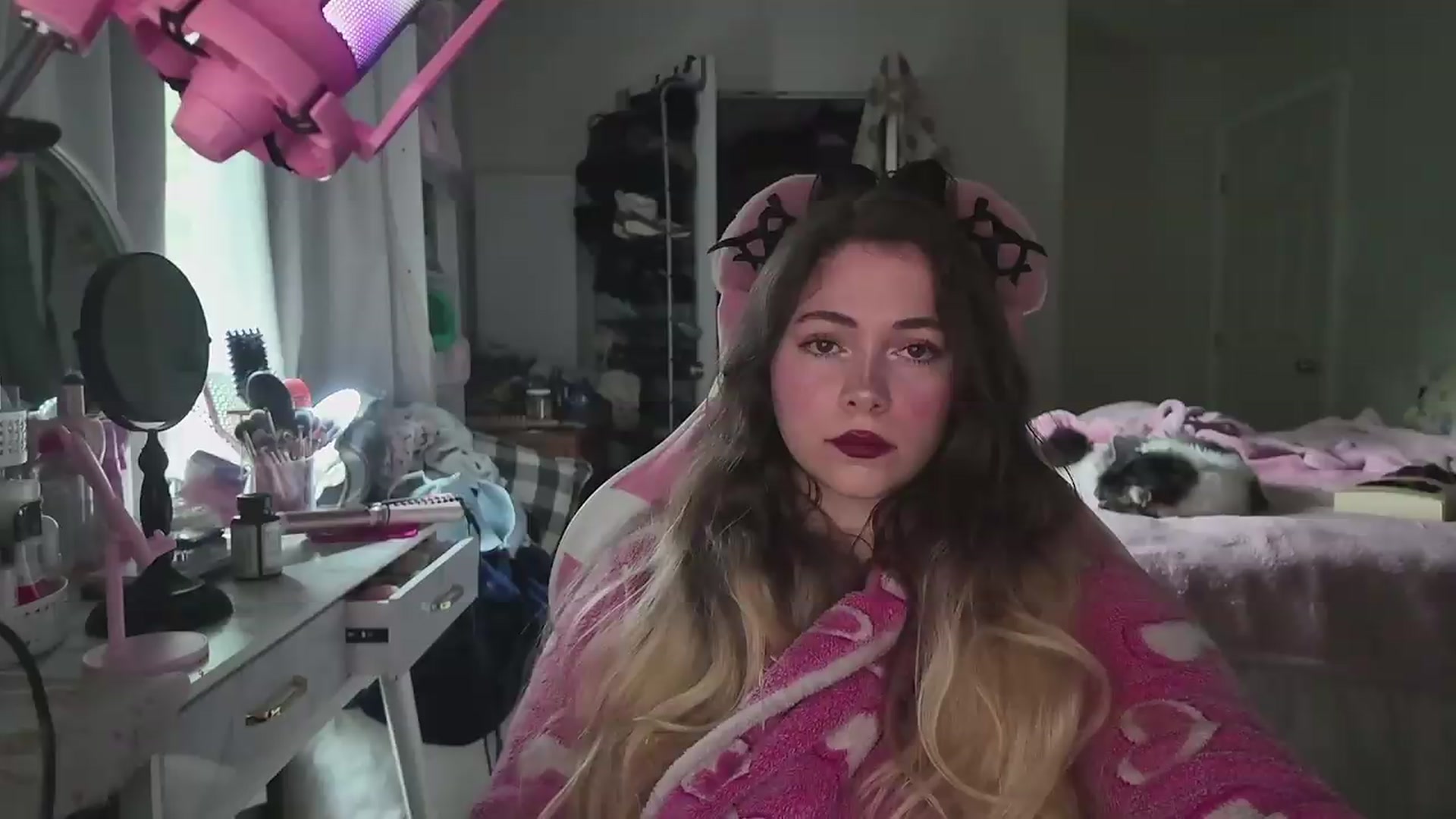 Gallery image thumbnail from lolypopbubble's myfreecams stream on, 05/20/2026, 21:07 image 1 of 20