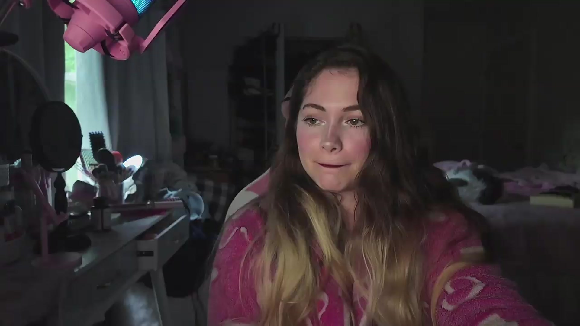 Gallery image thumbnail from lolypopbubble's myfreecams stream on, 05/20/2026, 21:07 image 10 of 20