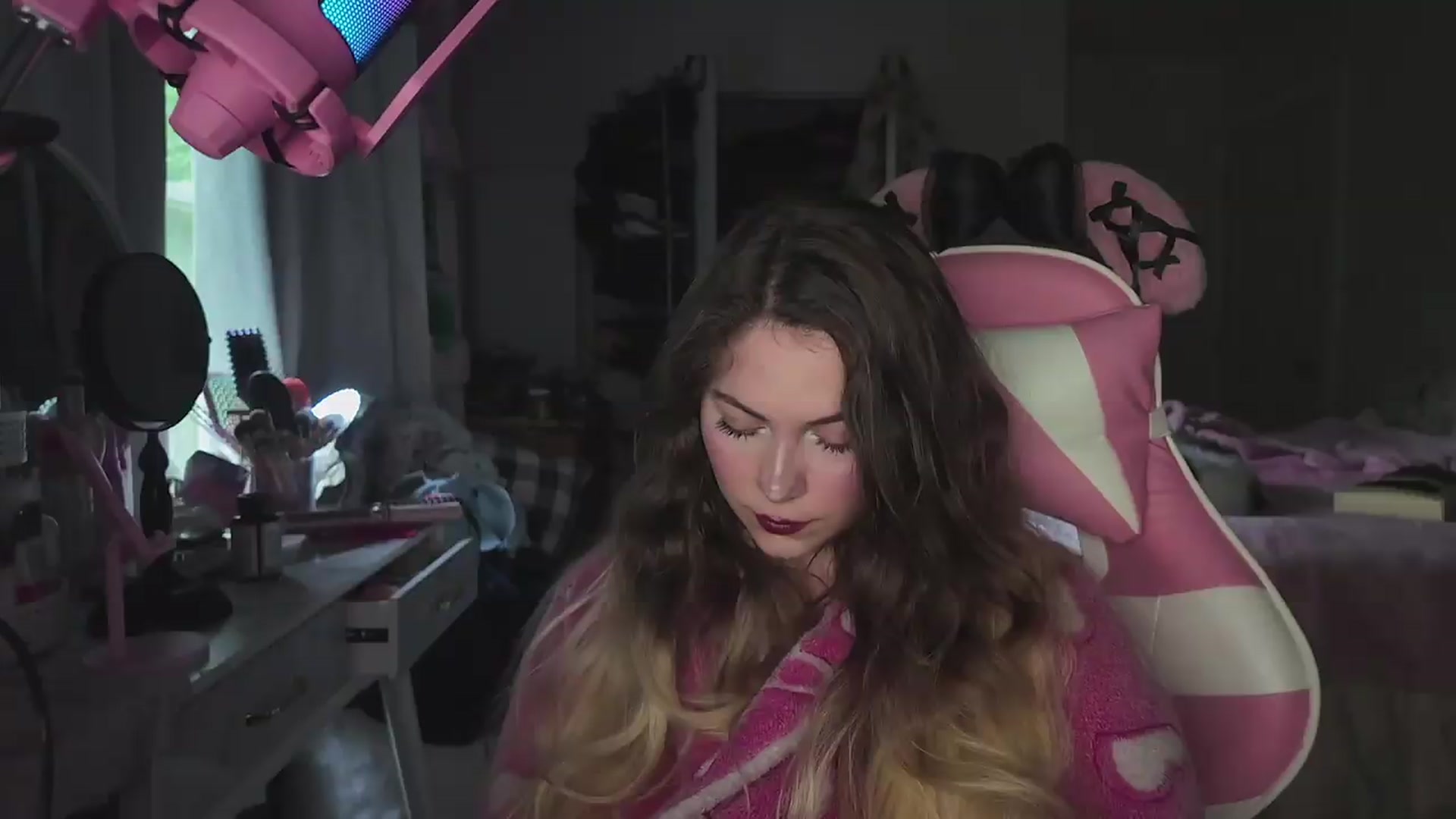 Gallery image thumbnail from lolypopbubble's myfreecams stream on, 05/20/2026, 21:07 image 2 of 20