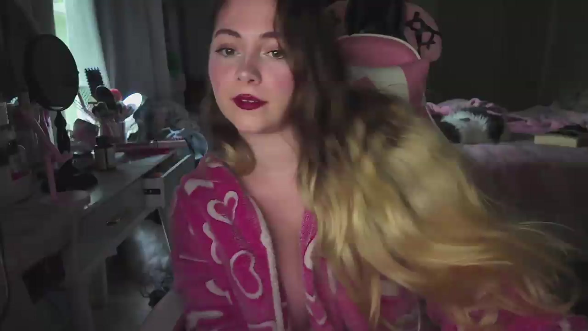 Gallery image thumbnail from lolypopbubble's myfreecams stream on, 05/20/2026, 21:07 image 17 of 20