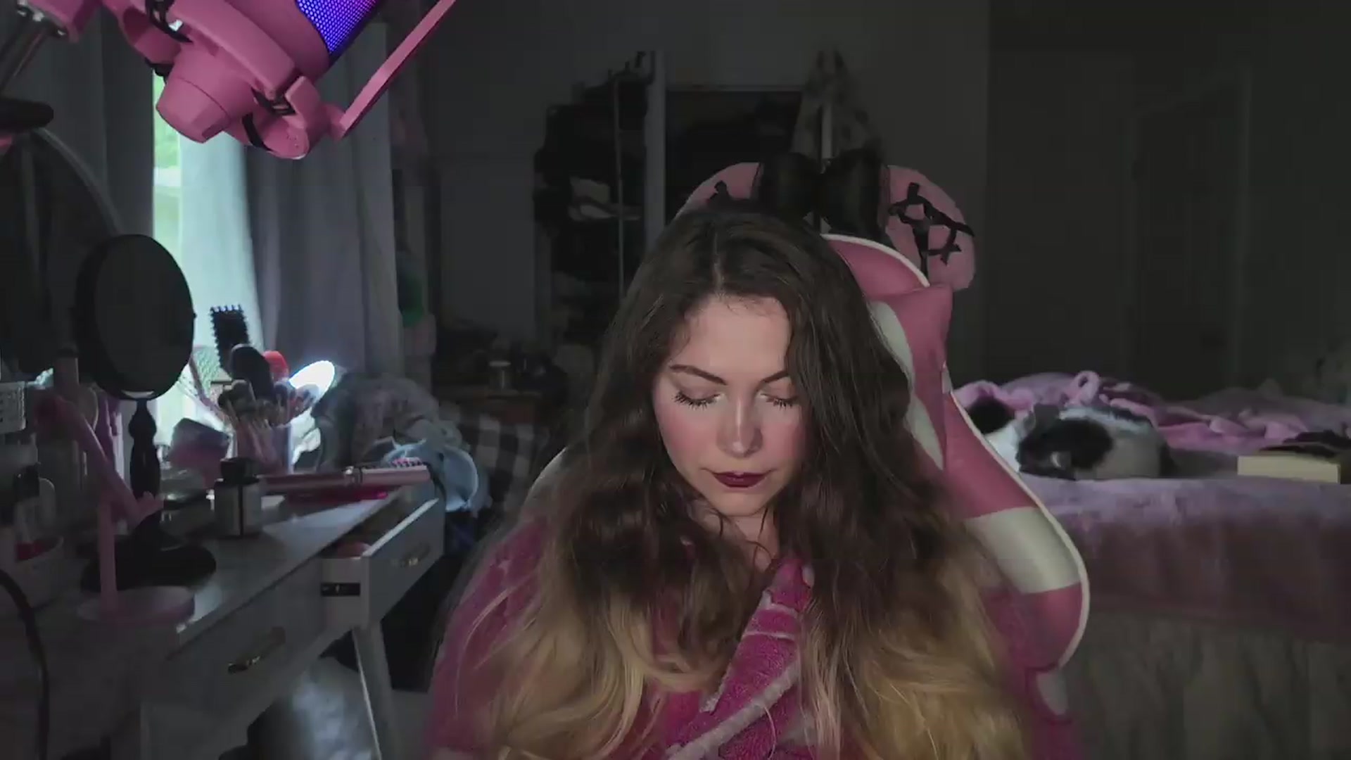 Gallery image thumbnail from lolypopbubble's myfreecams stream on, 05/20/2026, 21:07 image 4 of 20