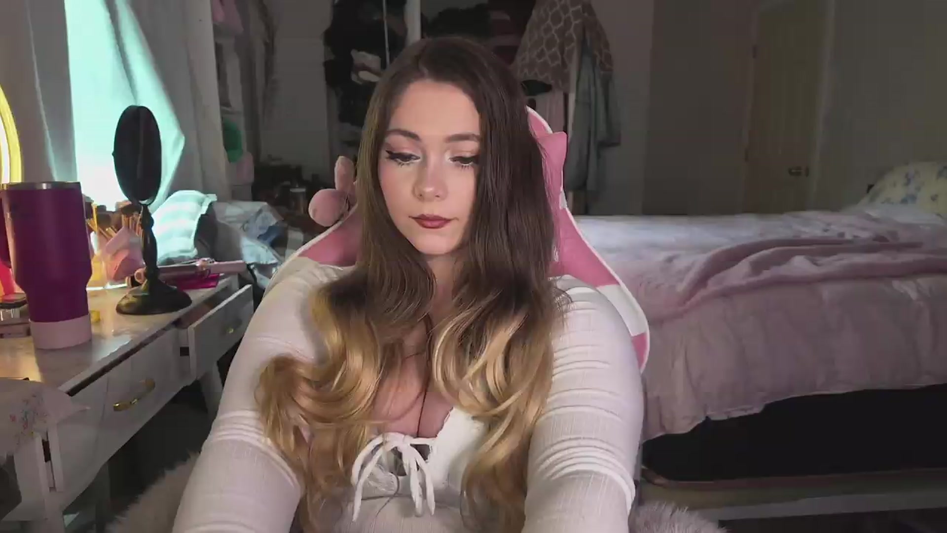 Gallery image thumbnail from lolypopbubble's myfreecams stream on, 05/22/2026, 18:34 image 6 of 20