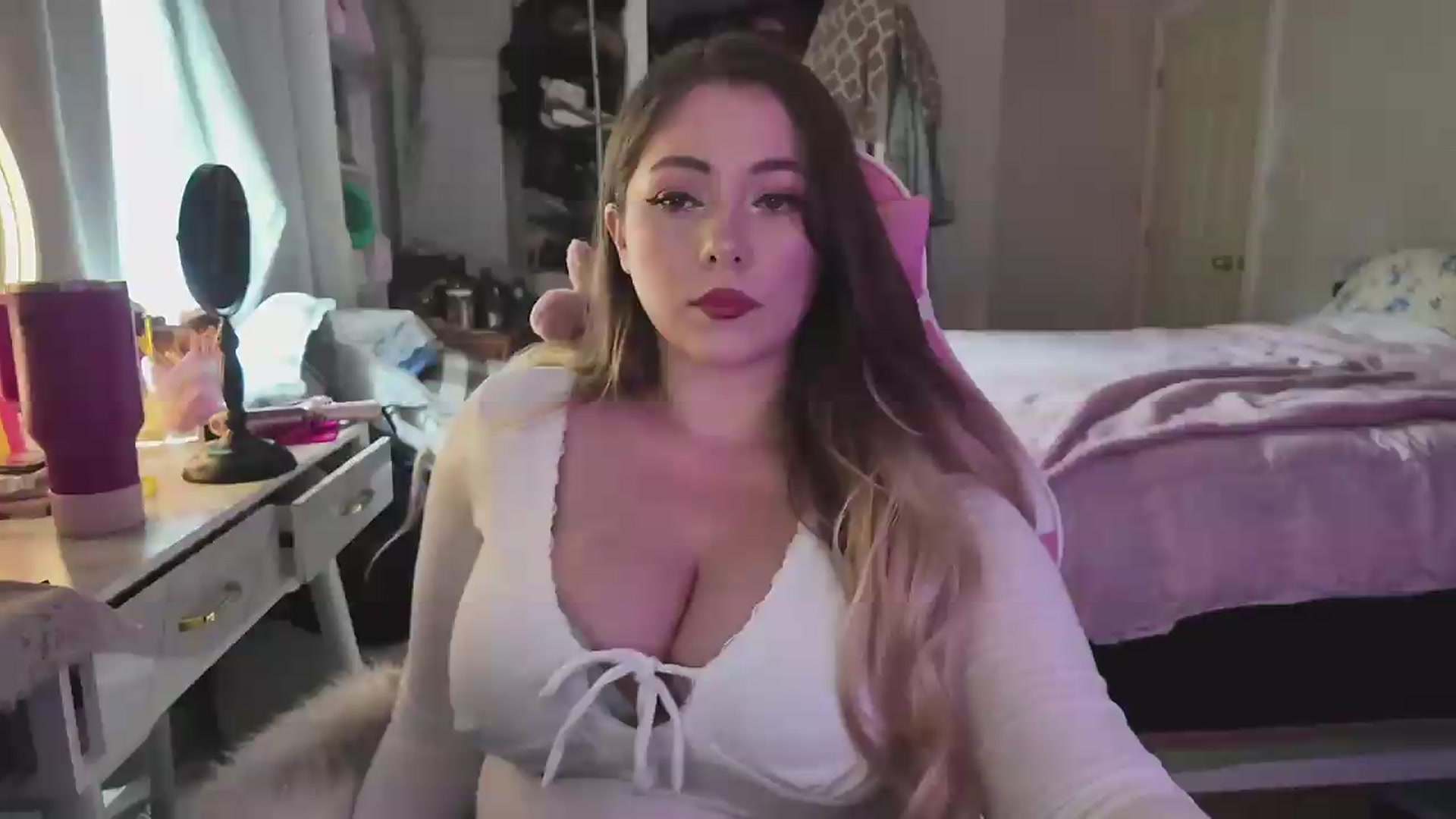 Gallery image thumbnail from lolypopbubble's myfreecams stream on, 05/22/2026, 18:34 image 1 of 20