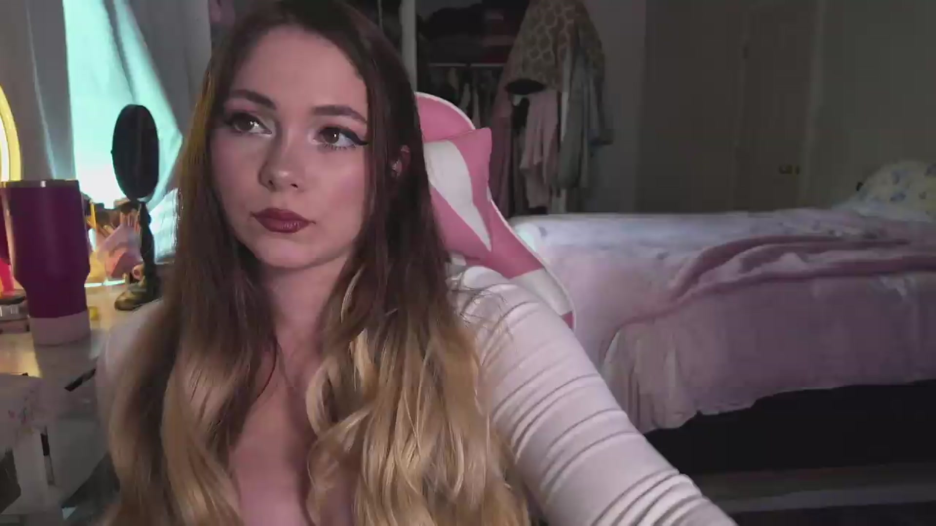 Gallery image thumbnail from lolypopbubble's myfreecams stream on, 05/22/2026, 18:34 image 10 of 20