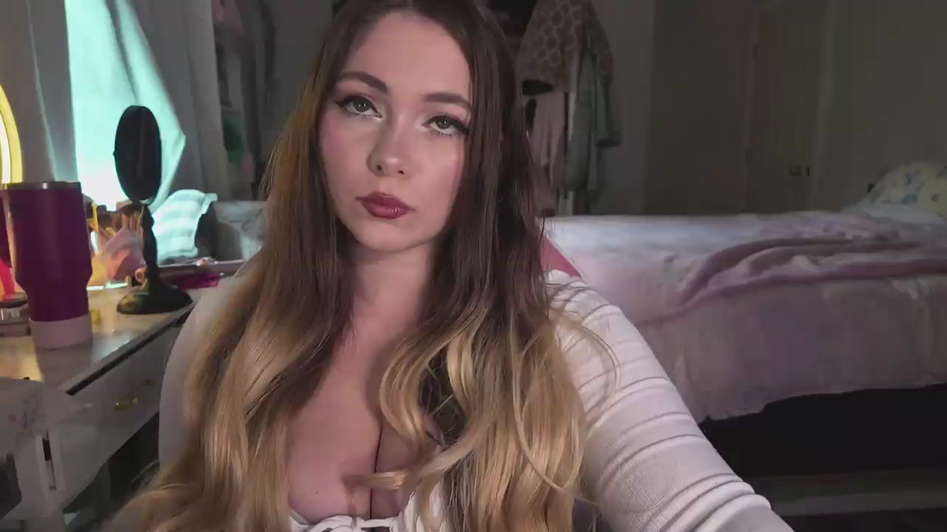 Gallery image thumbnail from lolypopbubble's myfreecams stream on, 05/22/2026, 18:34 image 9 of 20