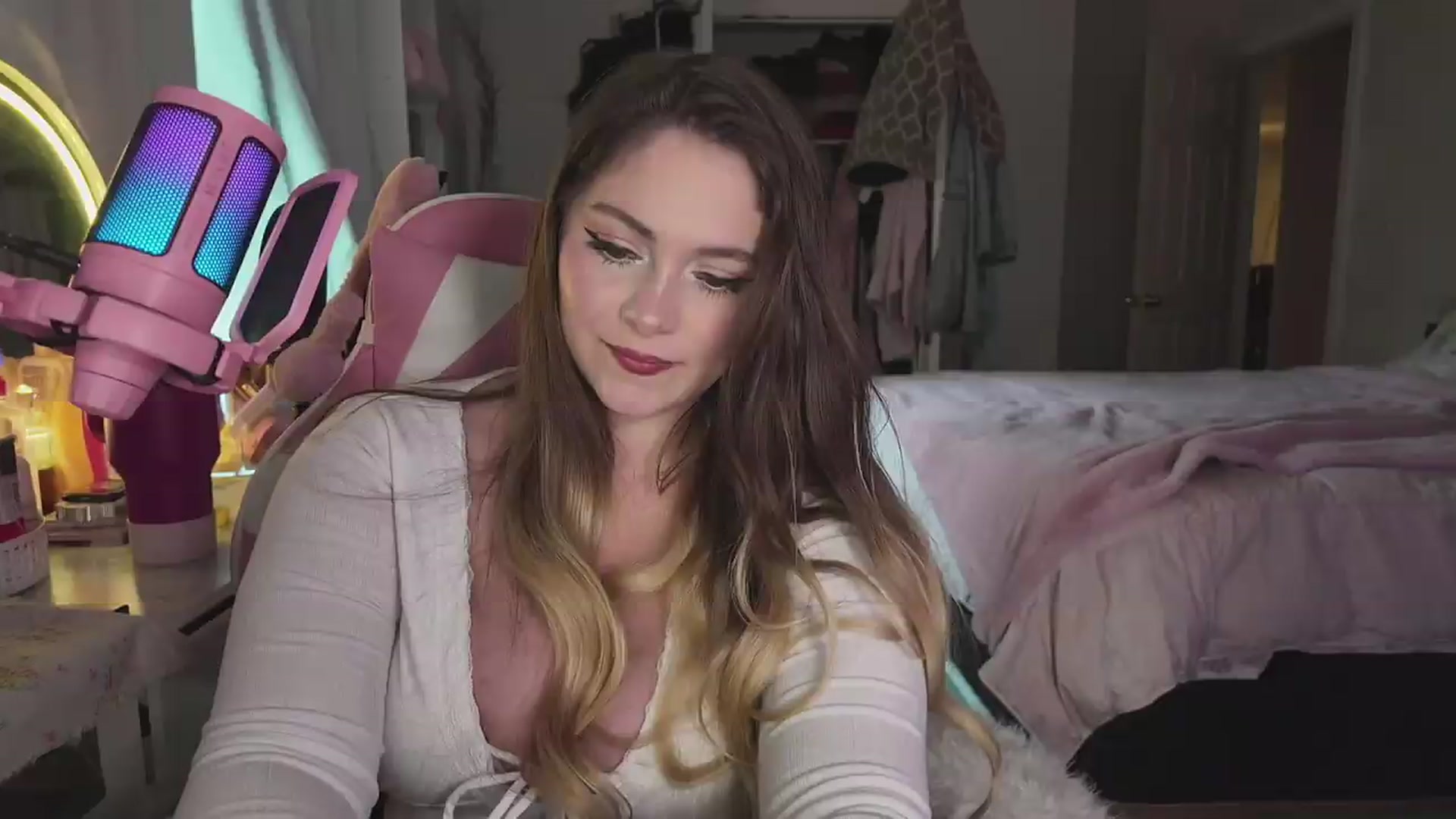 Gallery image thumbnail from lolypopbubble's myfreecams stream on, 05/22/2026, 19:25 image 12 of 20